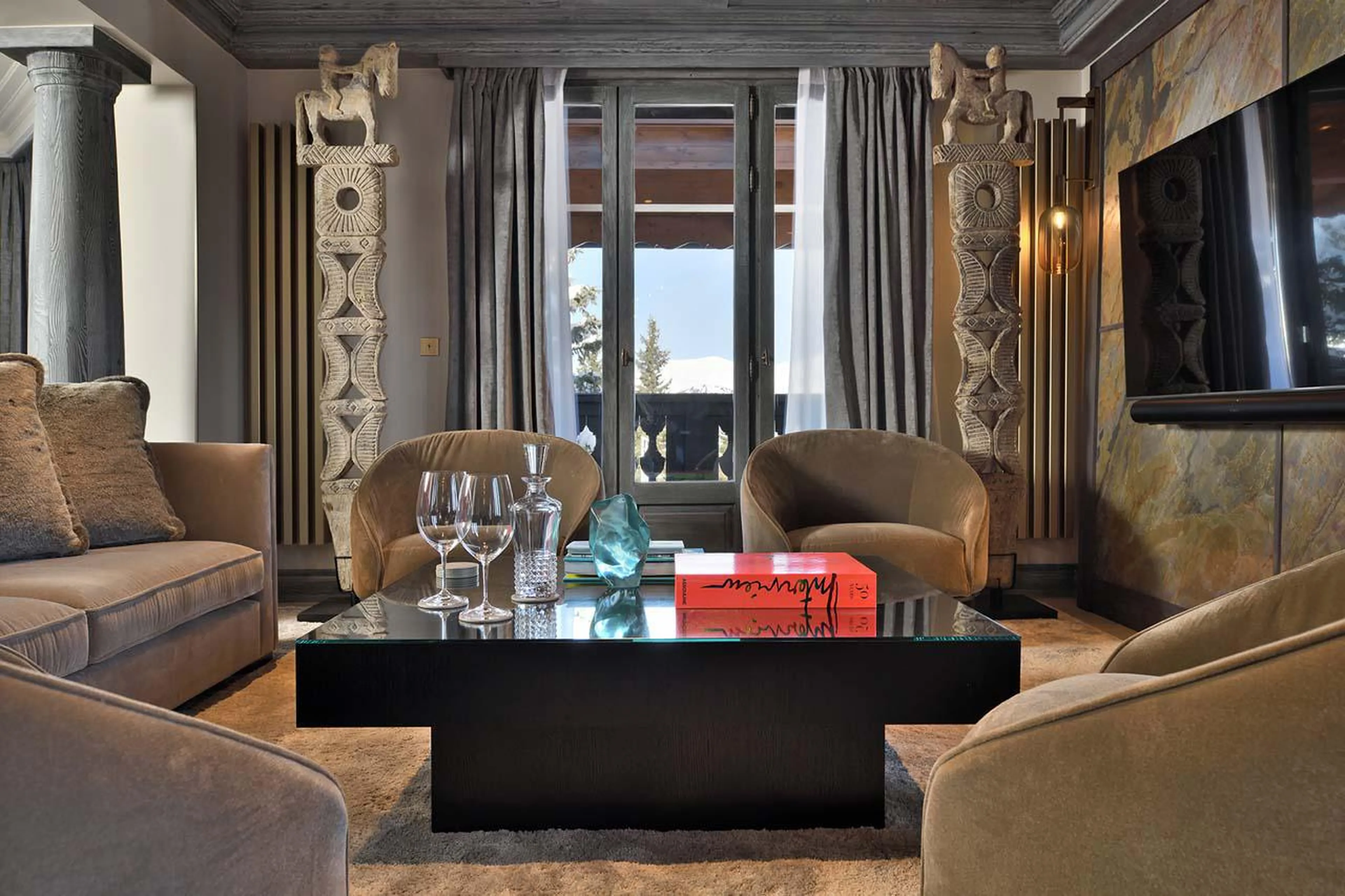 Living area with TV and mountain views at Apartment Bel Air in Courchevel 1850
