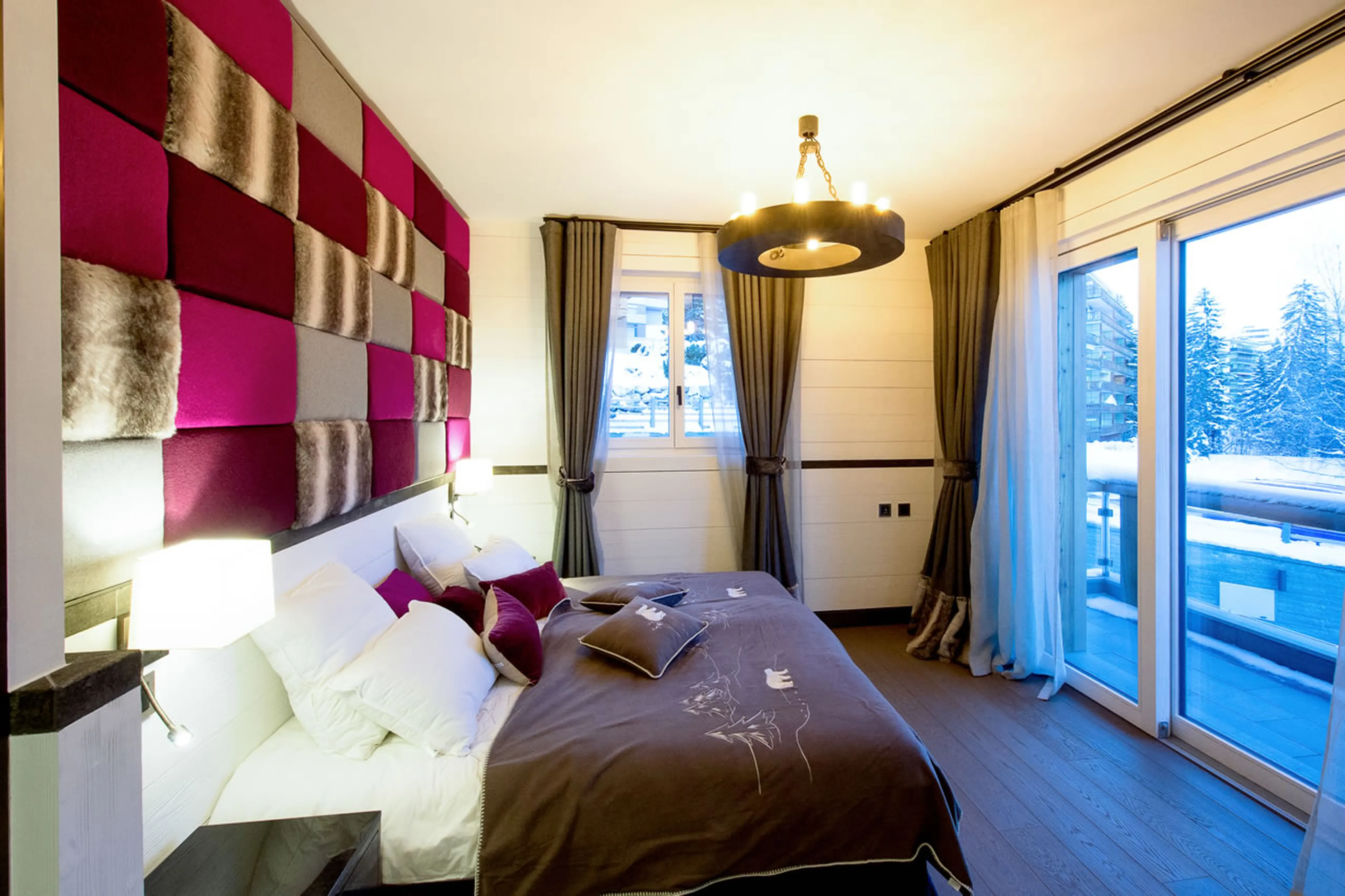 Double bed bedroom with en-suite bathroom and balcony access in Apartment Bellalui in Crans-Montana