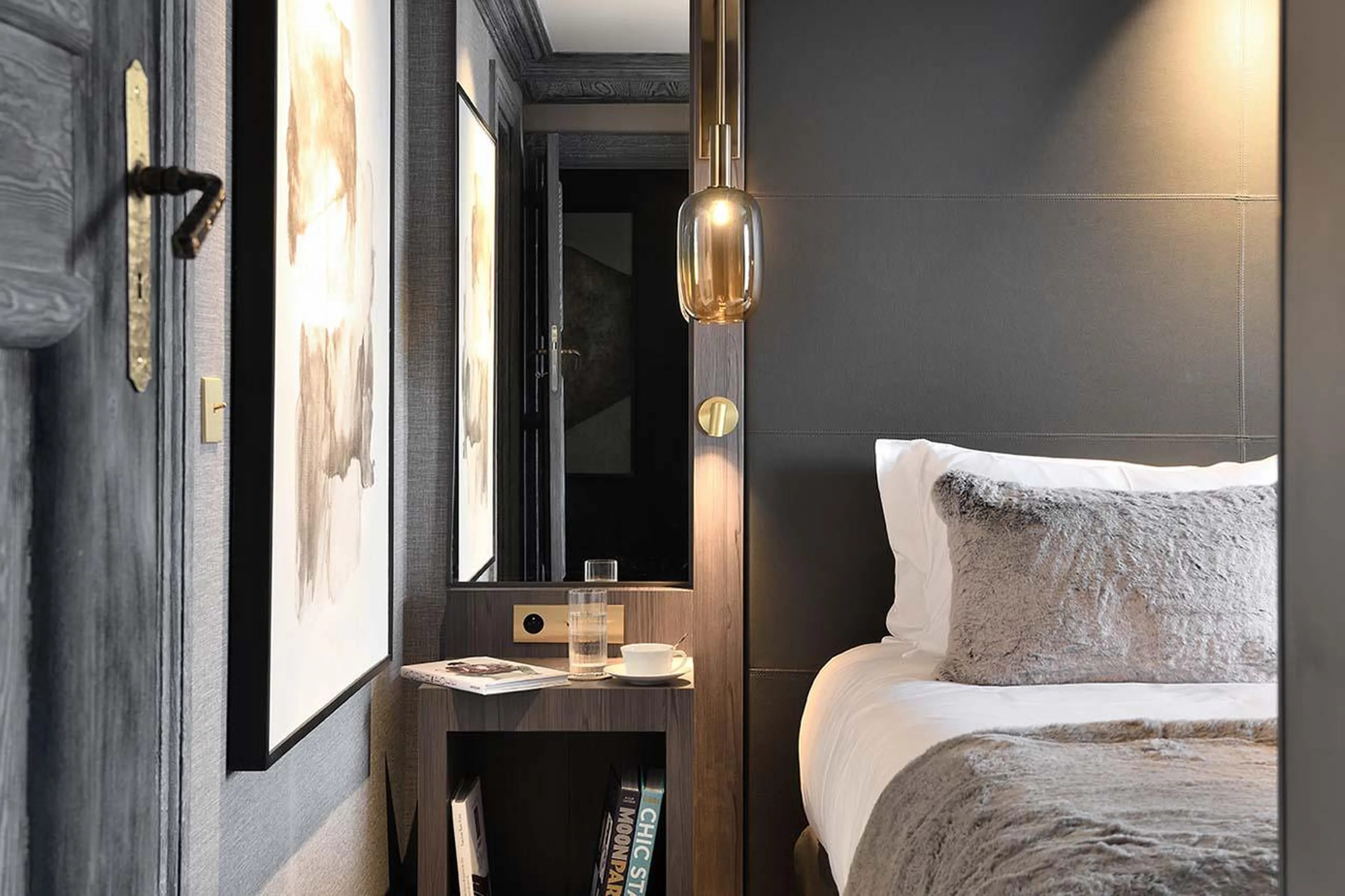 Double bedroom with en-suite shower room at Apartment Belvedere in Courchevel 1850