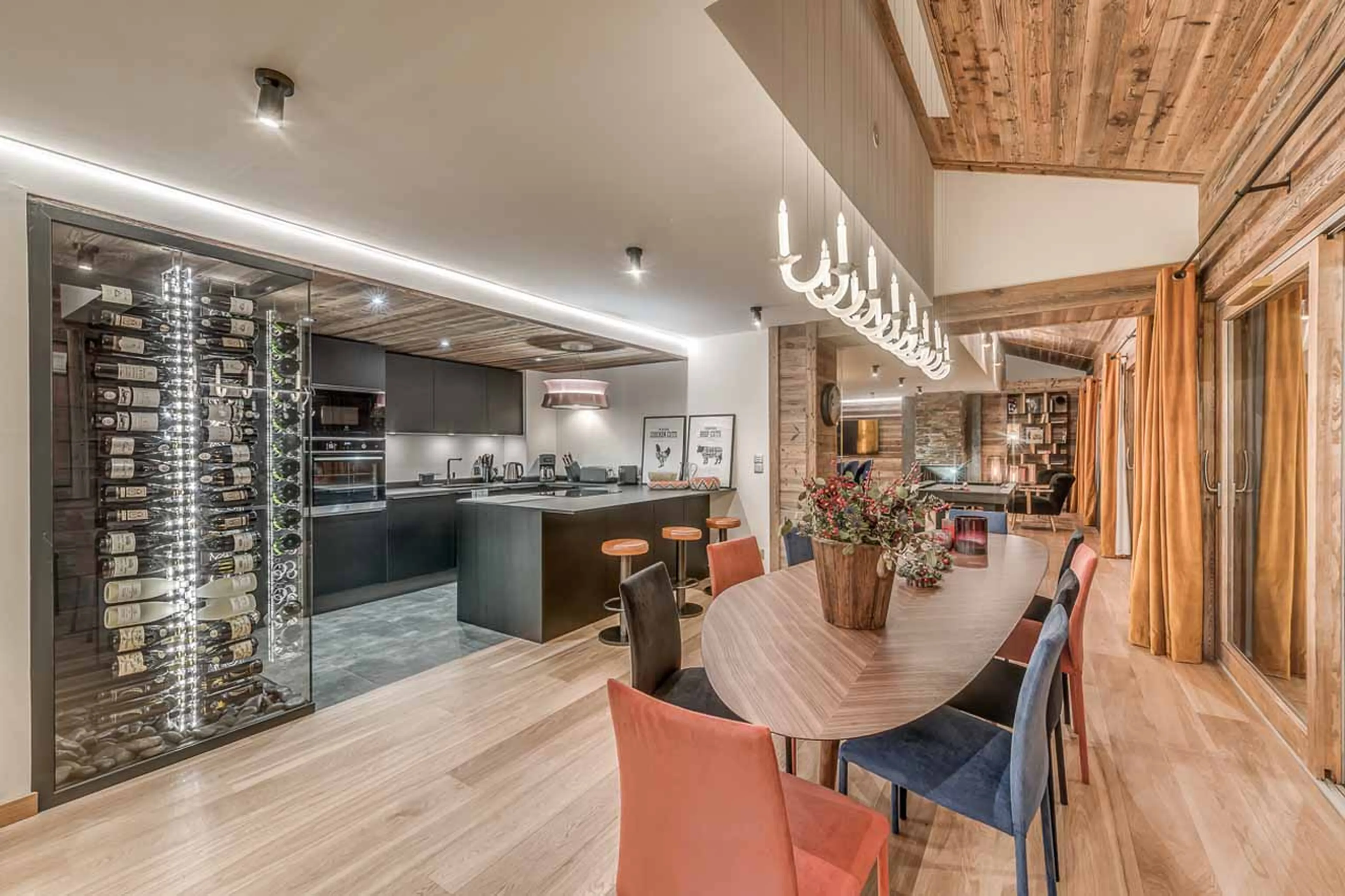 Dining area and kitchen at Apartment Ben Nevis in Les Gets