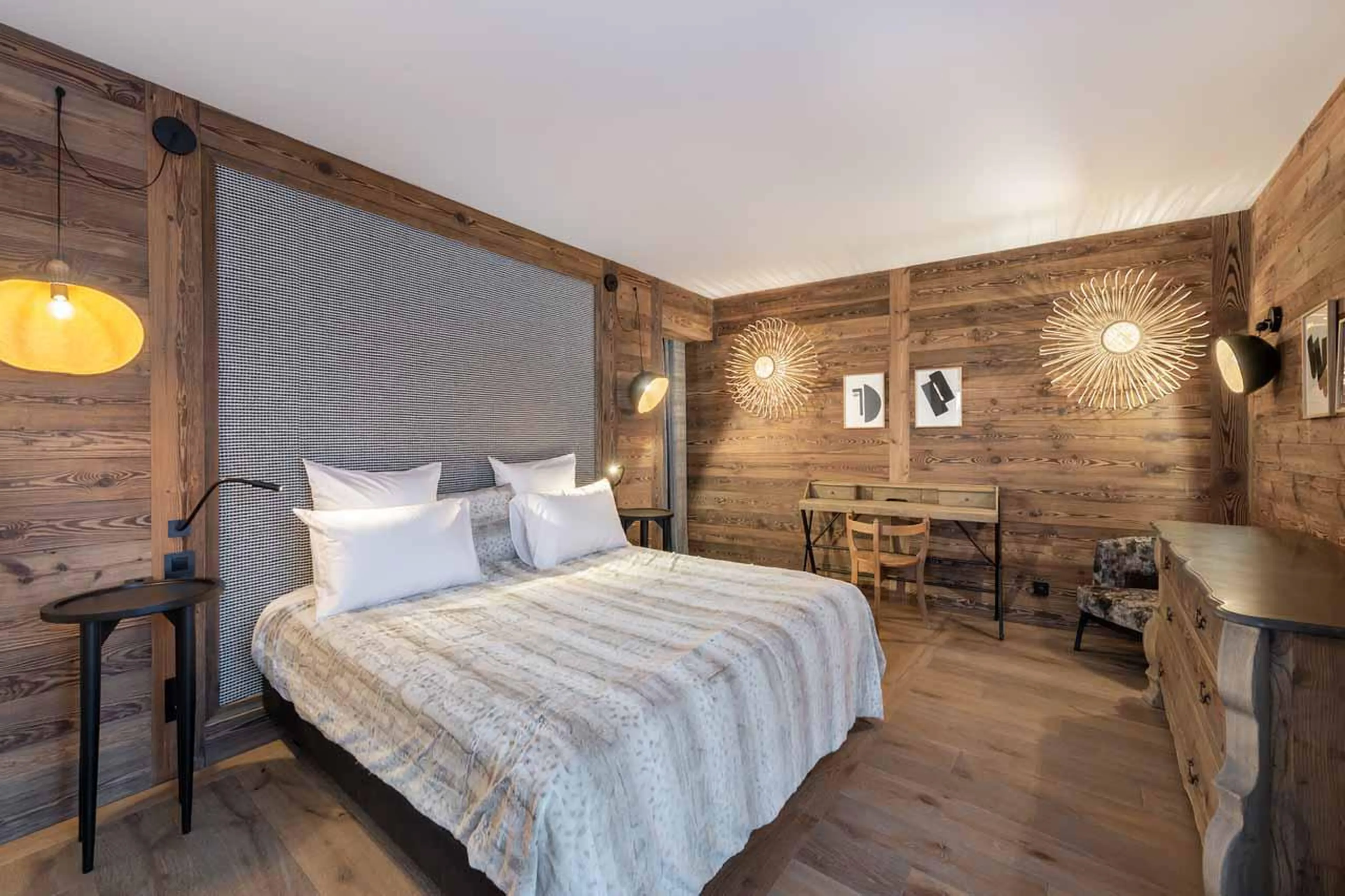Double bedroom with terrace access and en-suite shower room in Apartment Best View, Val d'Isere