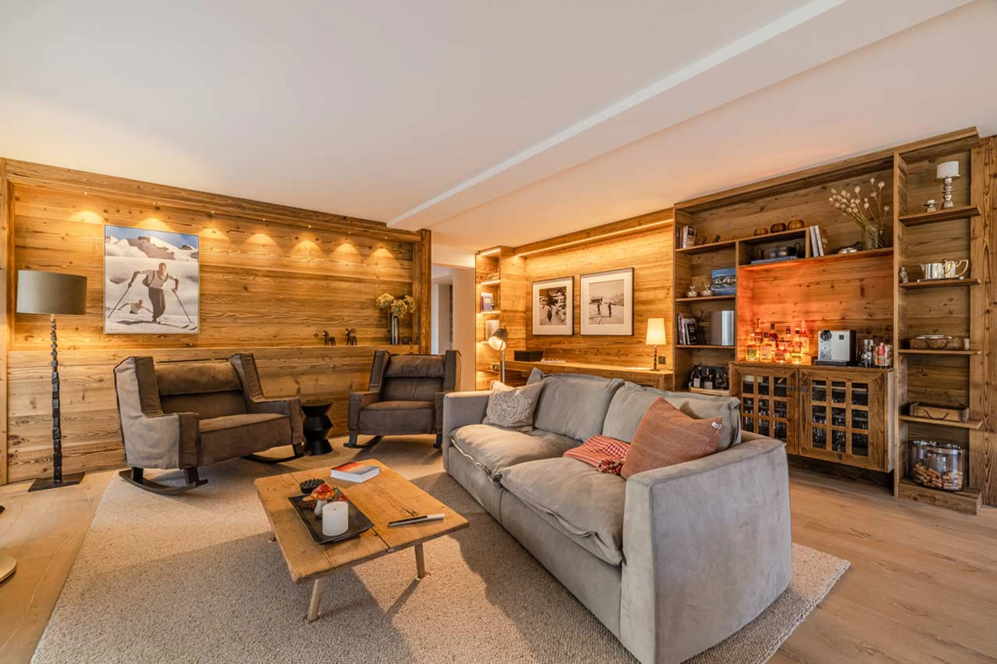 Living area with bar at Apartment Mountain Dream in Davos