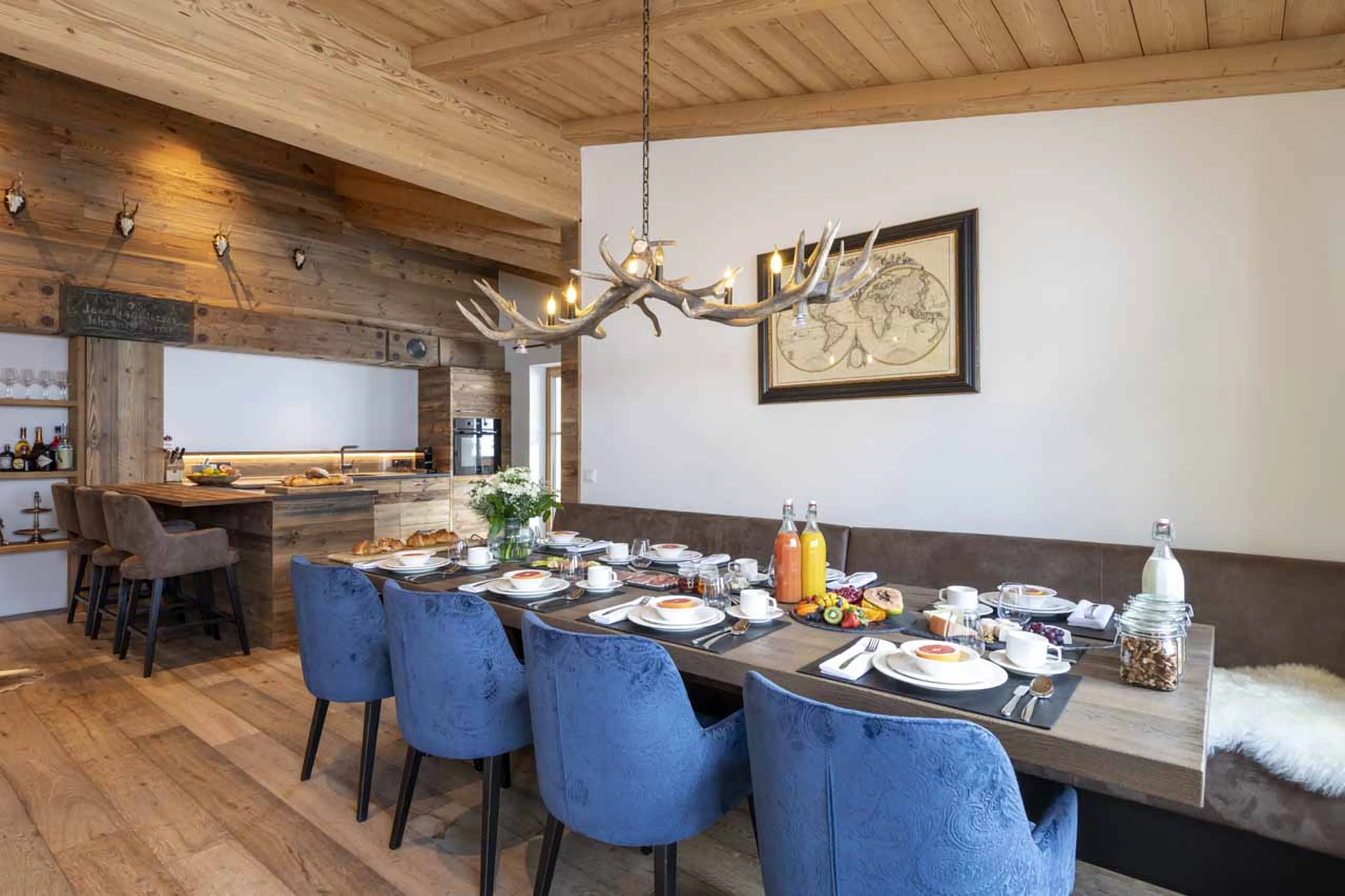 Dining at Apartment Brunnenhof 11 in Lech