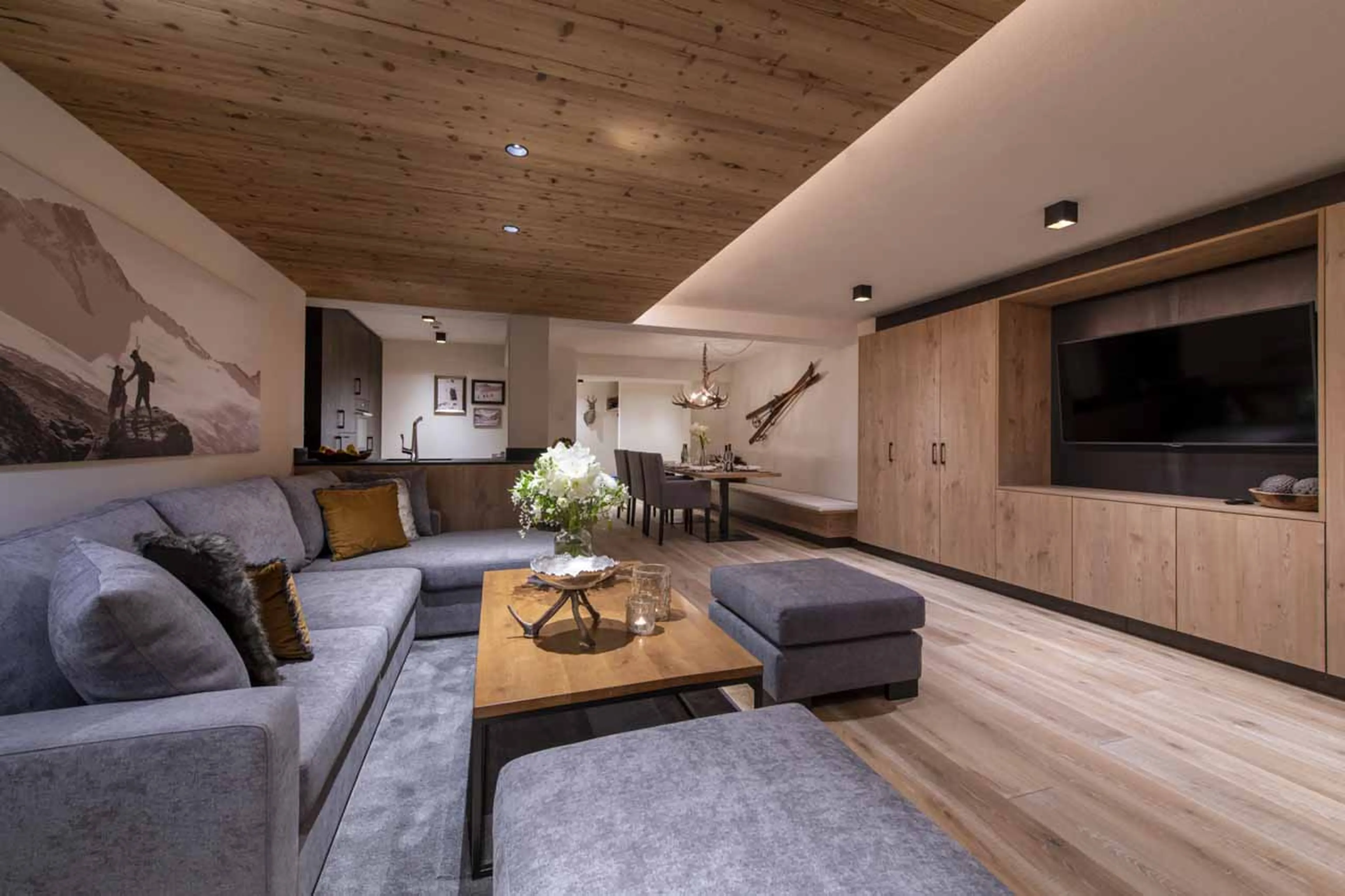 Sofa and TV in living area at  Apartment Brunnenhof 7 in Lech