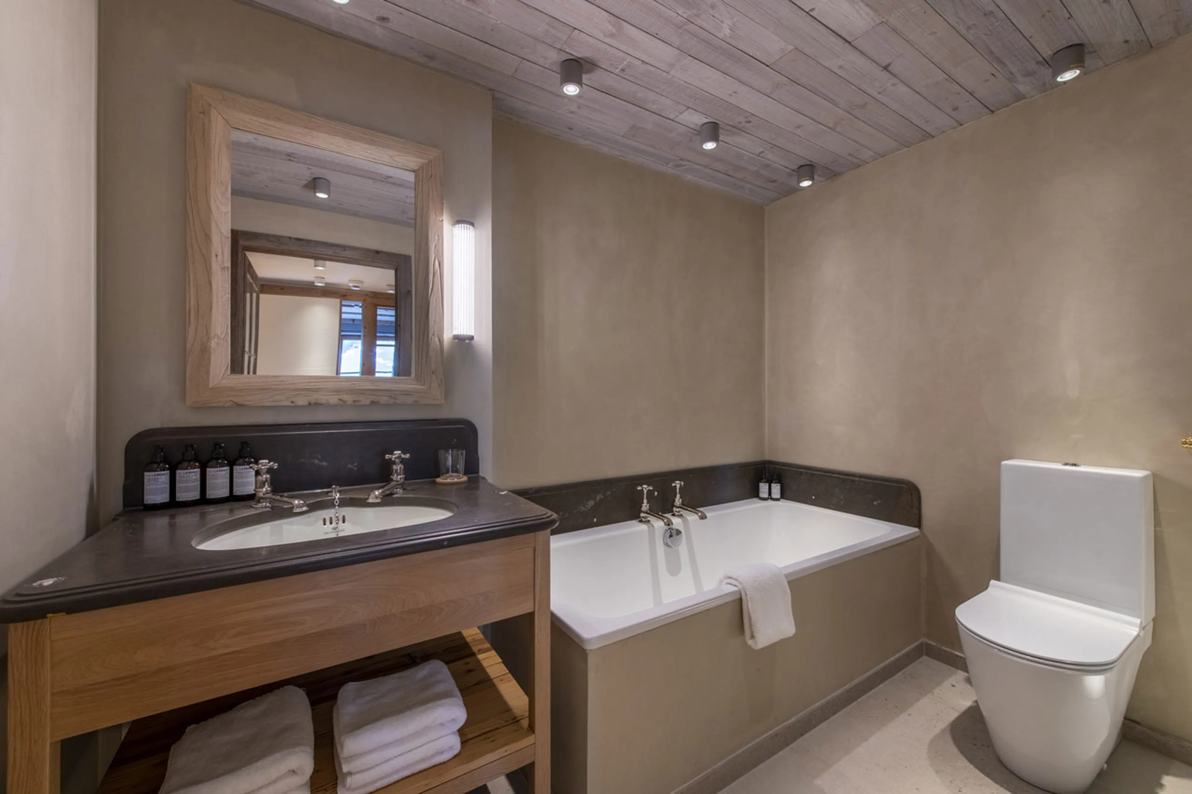 Master bathroom in Apartment Brunnenhof 8 in Lech