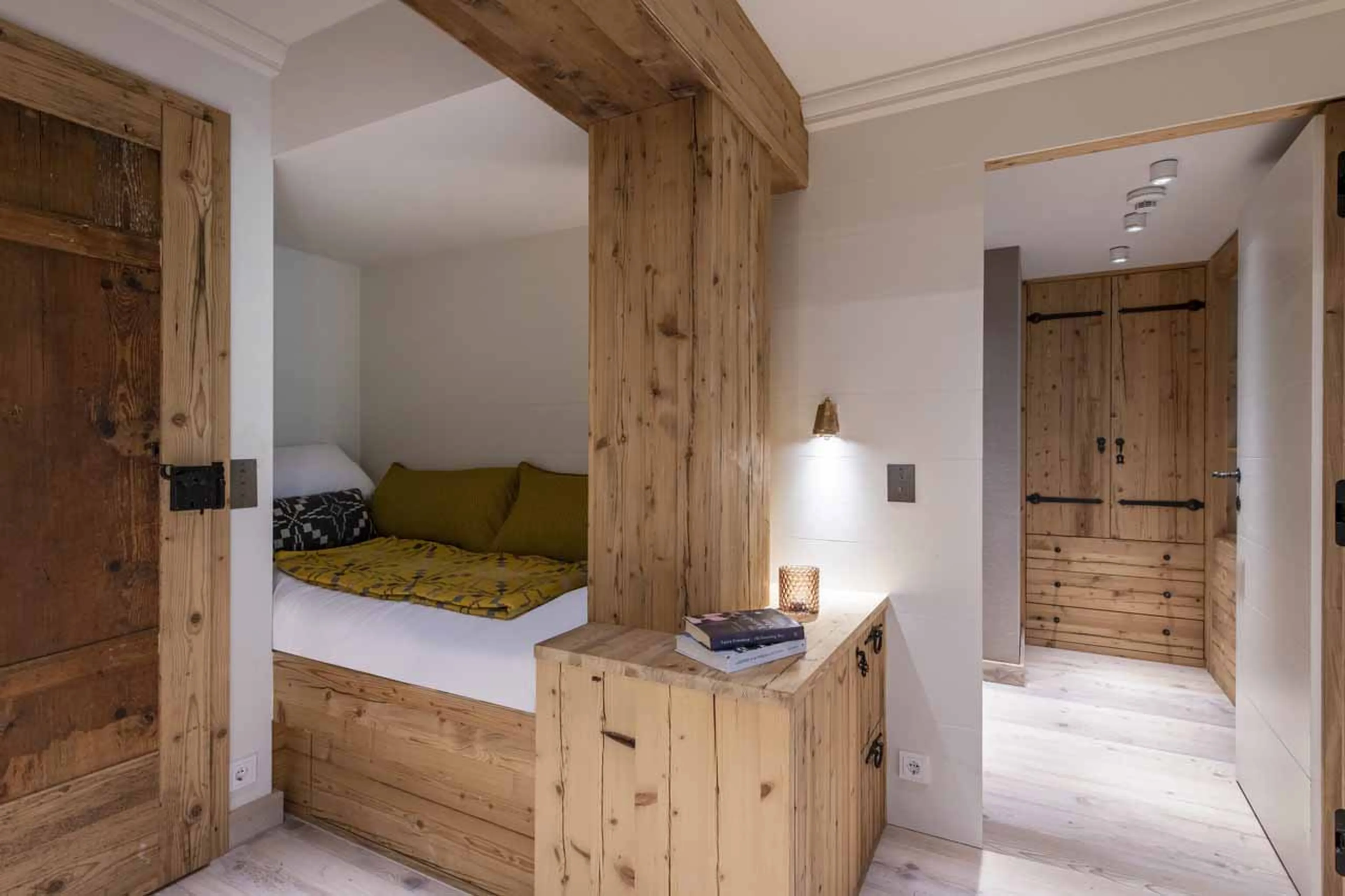 Children's bed in hallway of Apartment Brunnenhof 8 in Lech