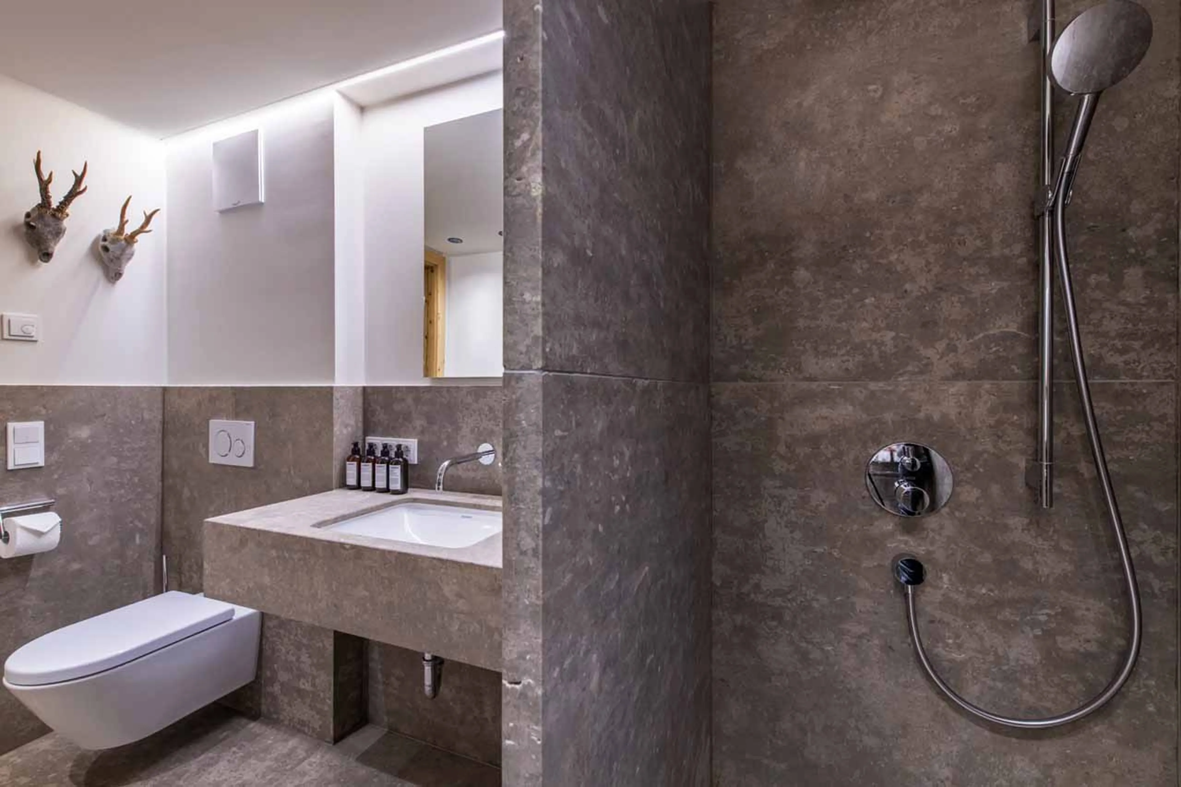 Bathroom three at Apartment Brunnenhof in Lech