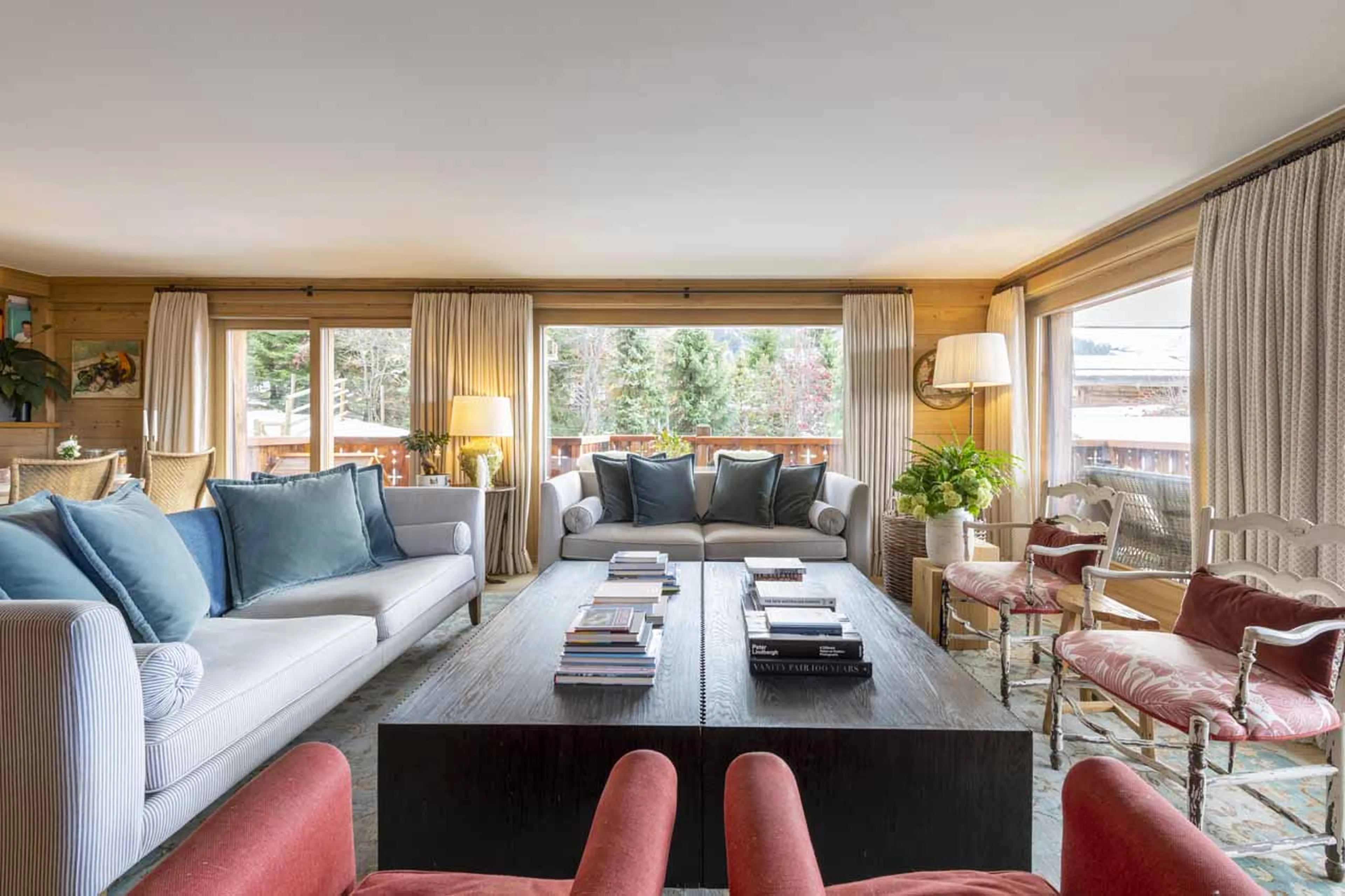 Sofas in living area of Apartment Cantarella in Verbier