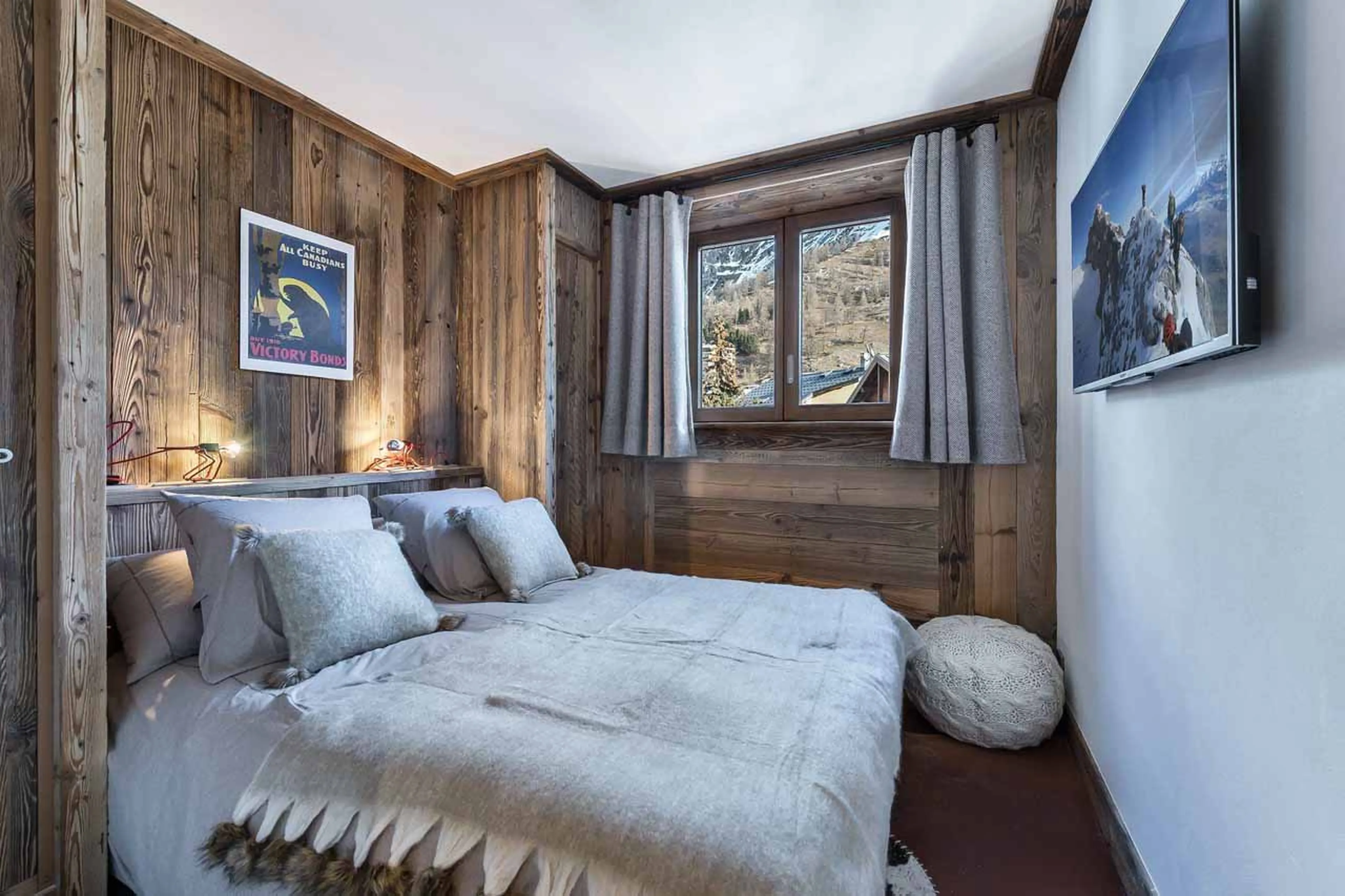 Bedroom two at Apartment Castor in Val d'Isere