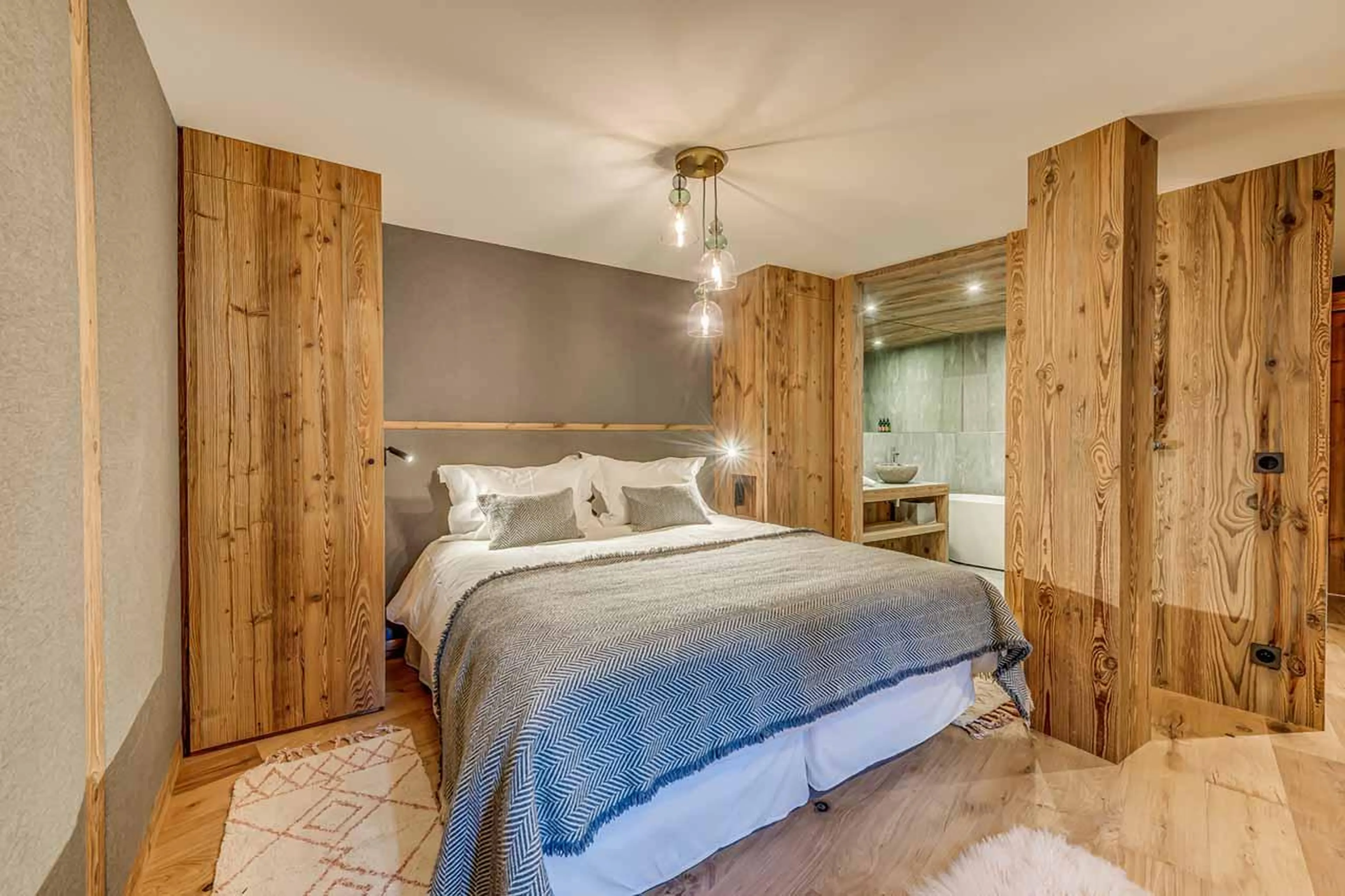 Double bedroom in Apartment Ceres, Val d'Isere