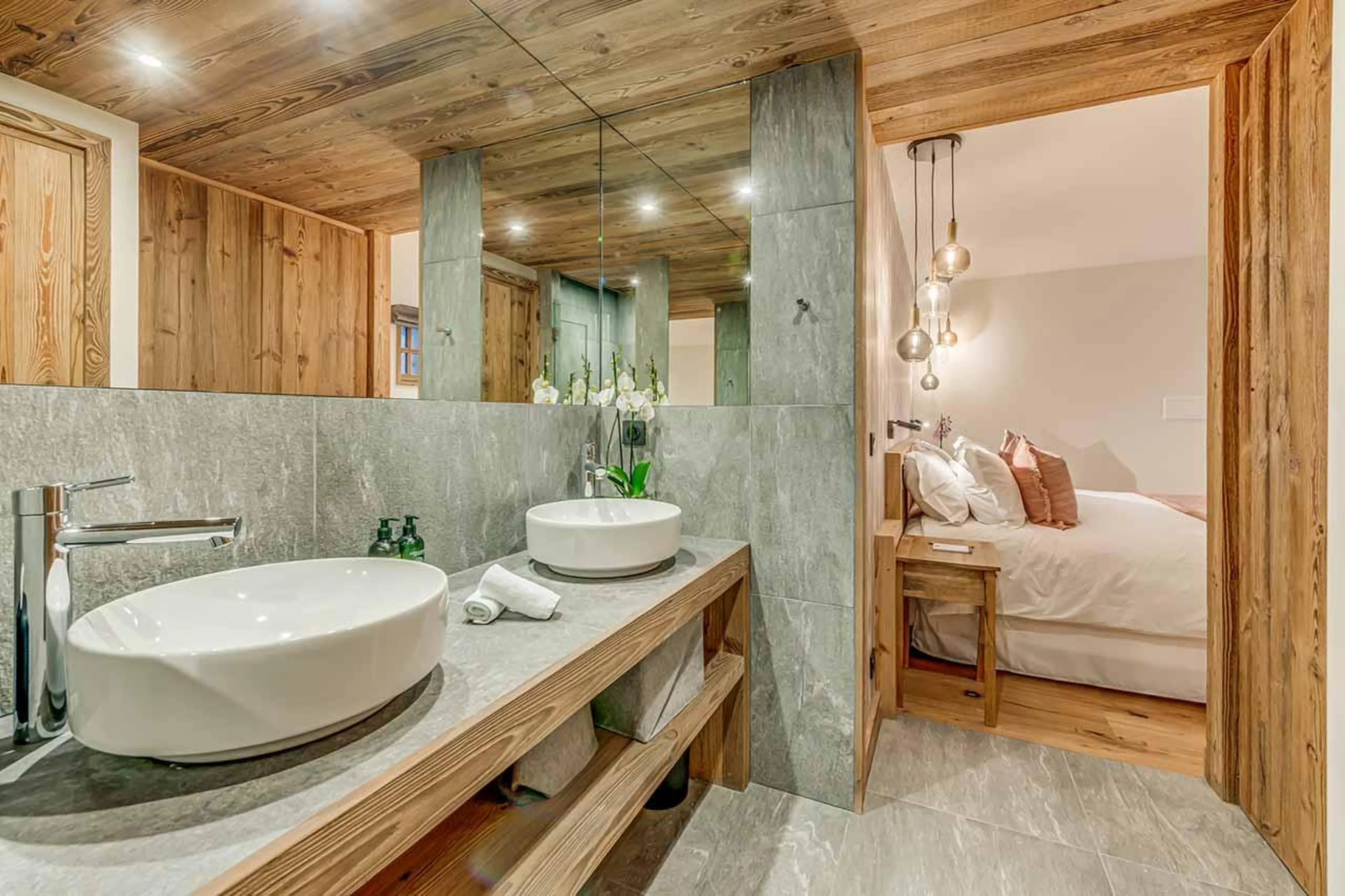 Double basin in en-suite in Apartment Ceres, Val d'Isere
