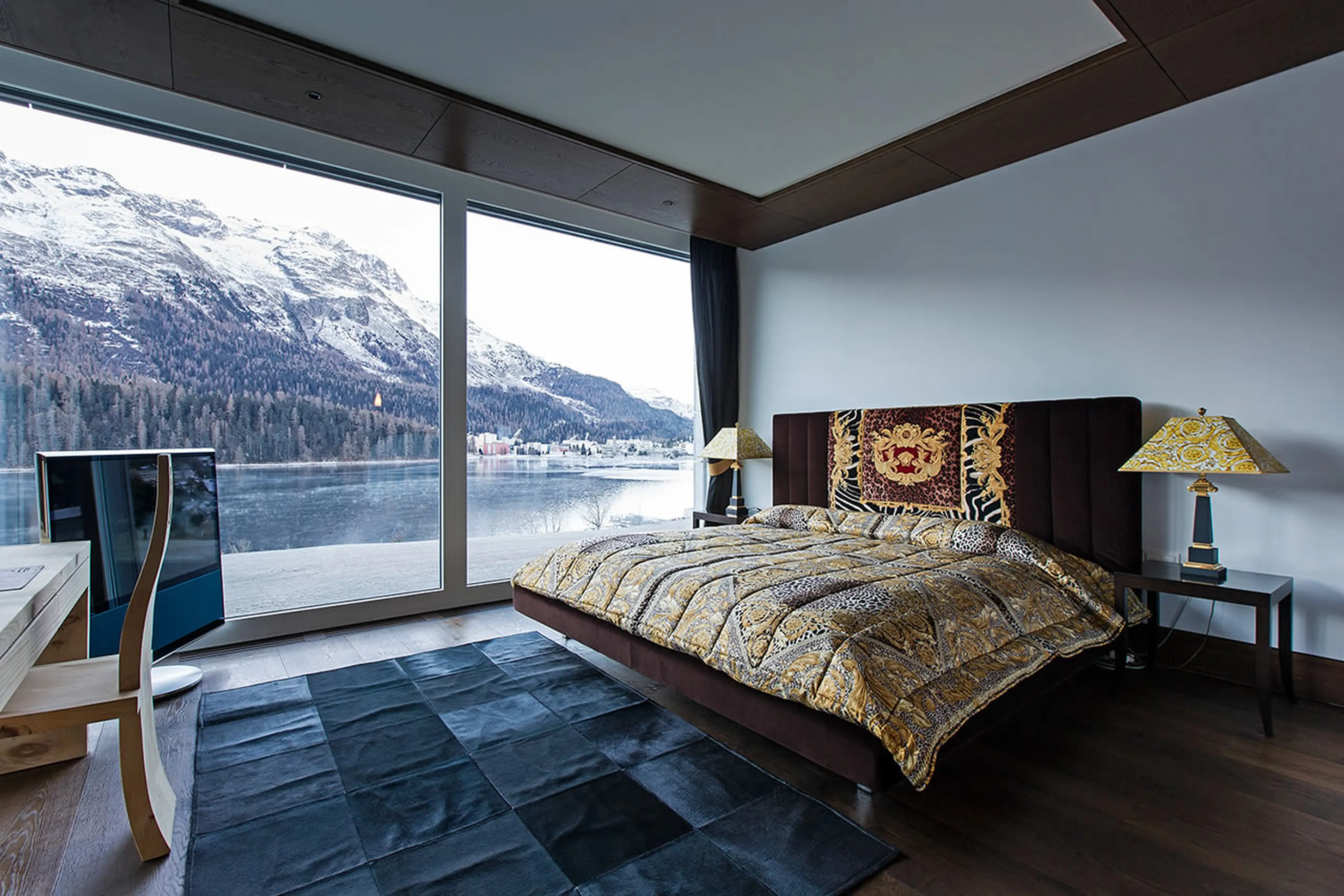 Master bedroom of Apartment Giuliani in St Moritz
