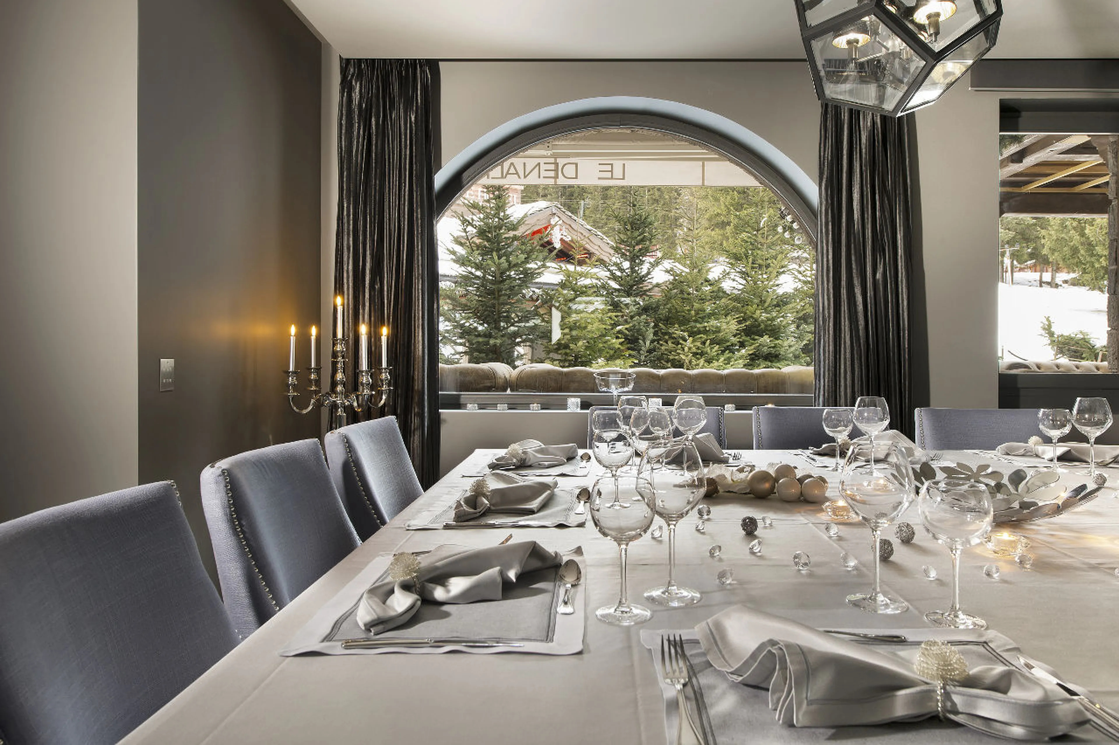 Dining room with a view in Apartment Denali, Courchevel 1850