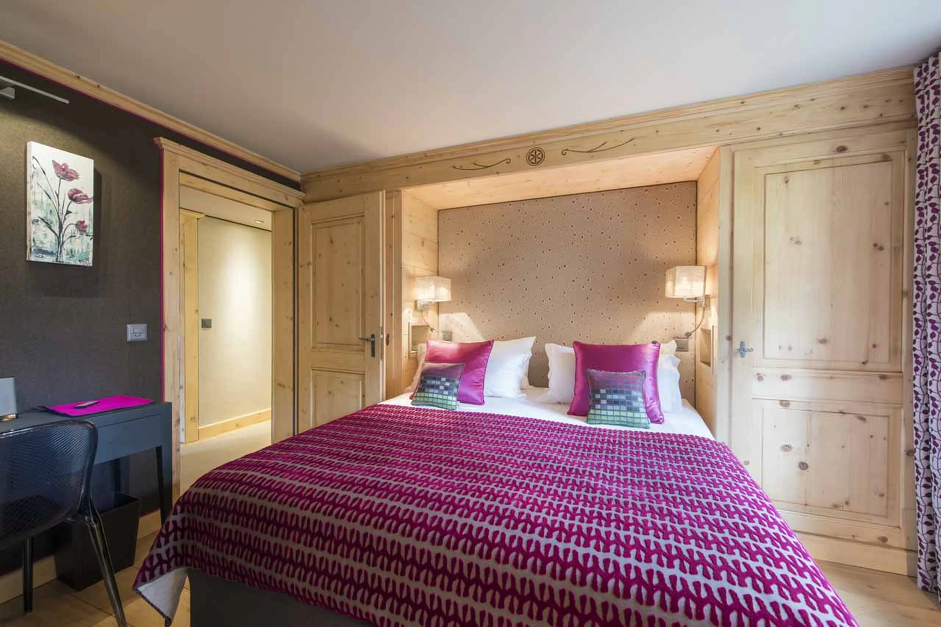 Cosy double bedroom at Apartment Fleur de Lin in Verbier