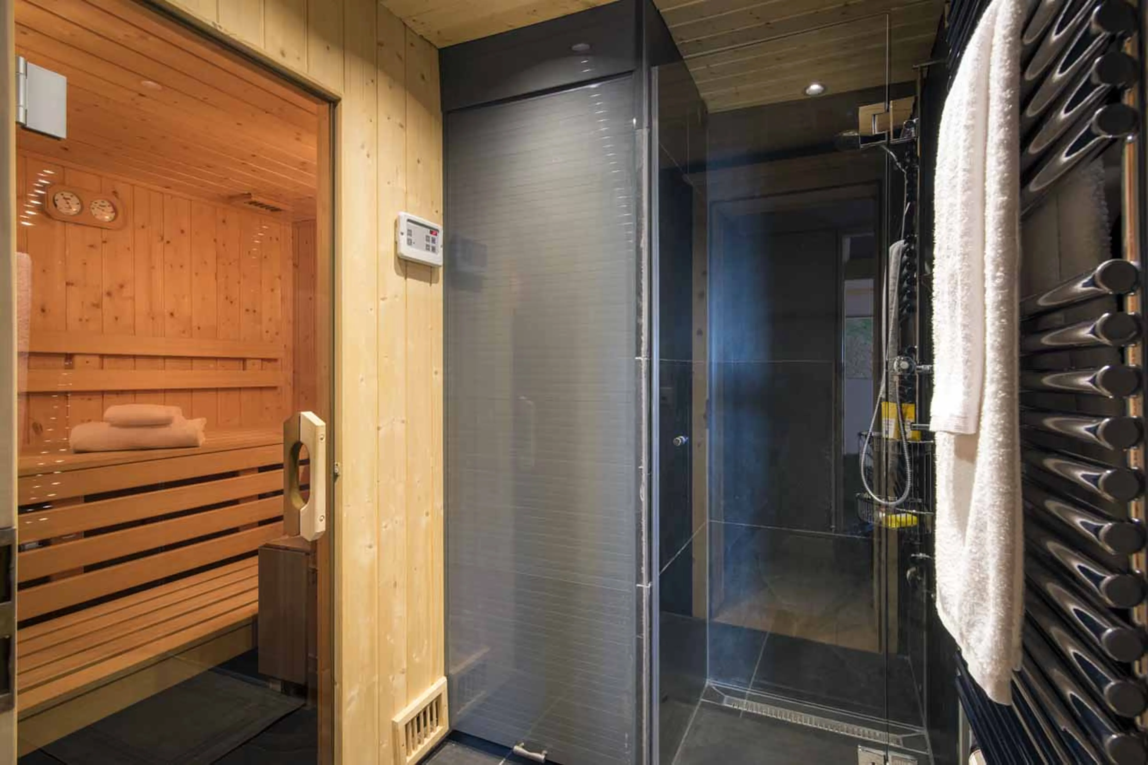 Sauna and shower at Apartment Fleur de Lin in Verbier