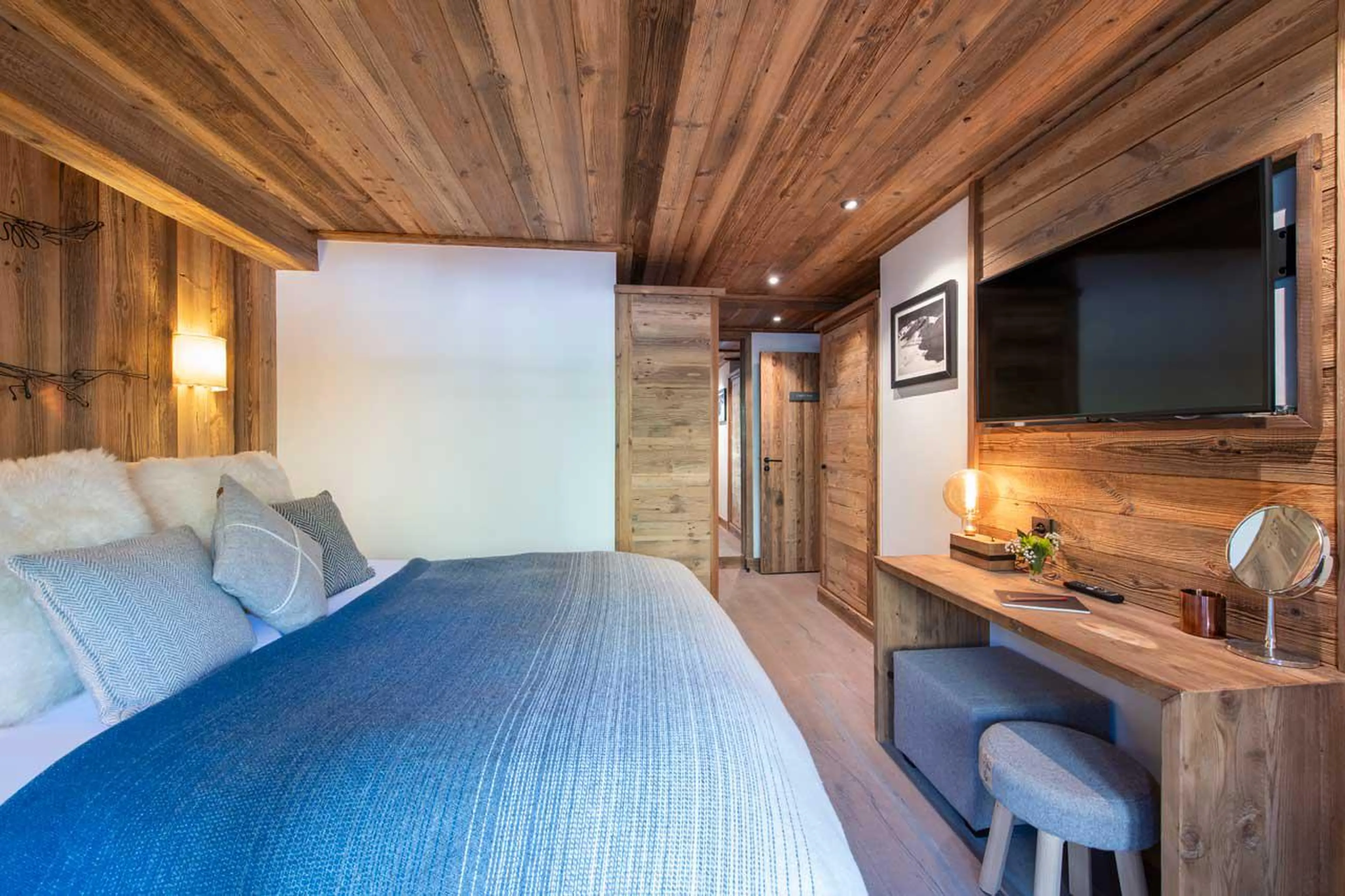 Bedroom one with TV at Grand Pre 2 in Val d'Isere