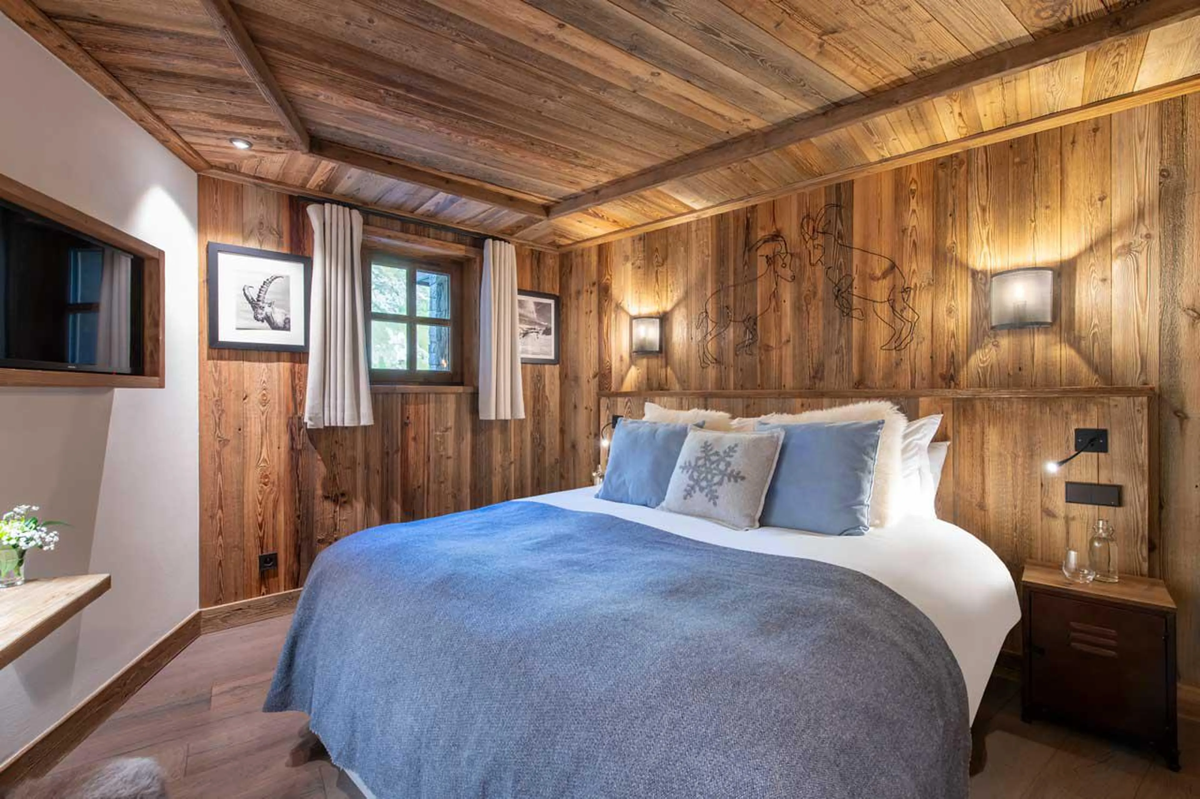 Double bed in bedroom two at Apartment Grand Pre 2 in Val d'Isere