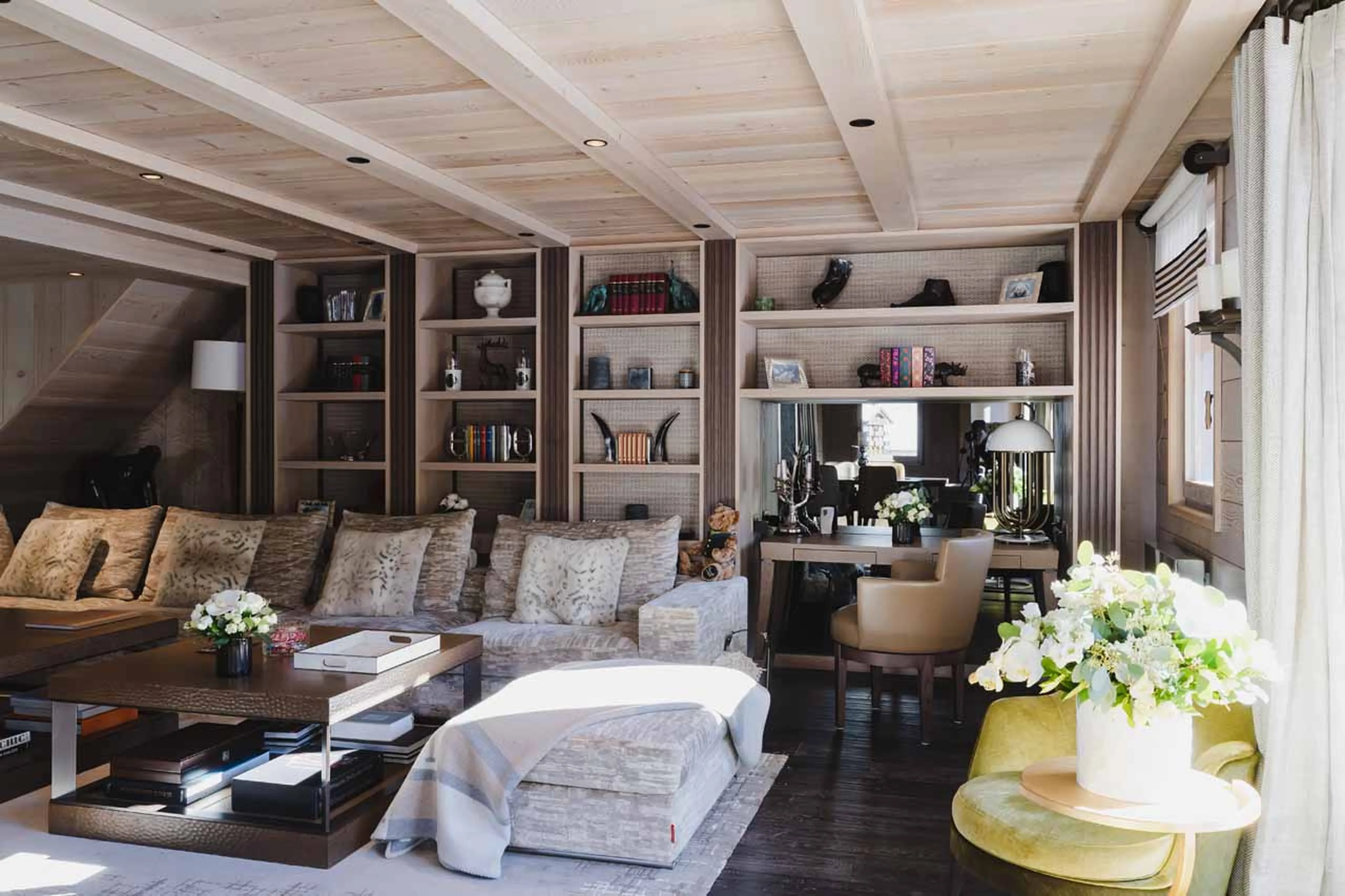 Well furnished living area at Apartment L’Empyrée 1850 in Courchevel 1850