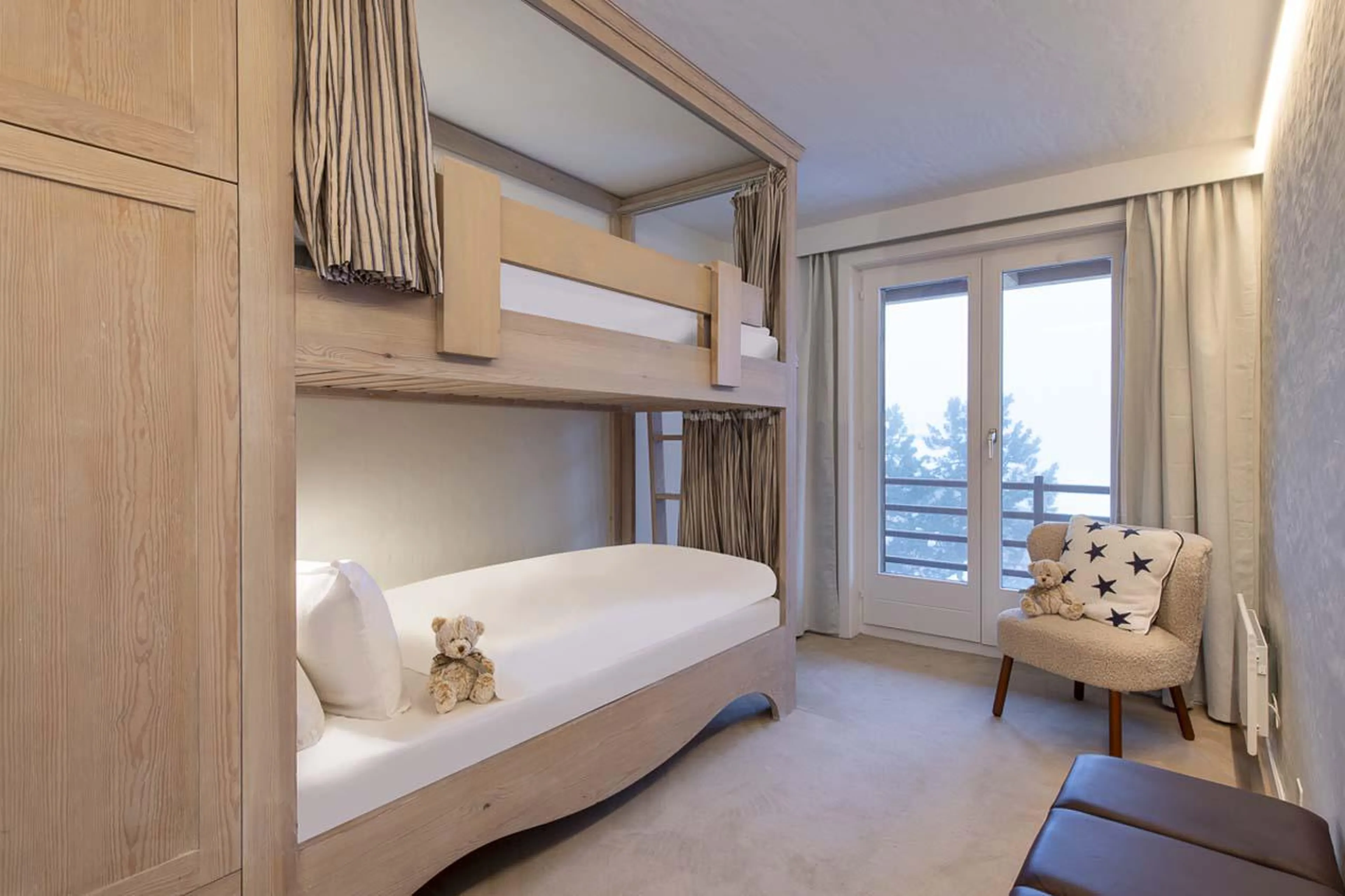 Bunk bedroom (sleeps two) with access to balcony at Apartment Grignote in Verbier