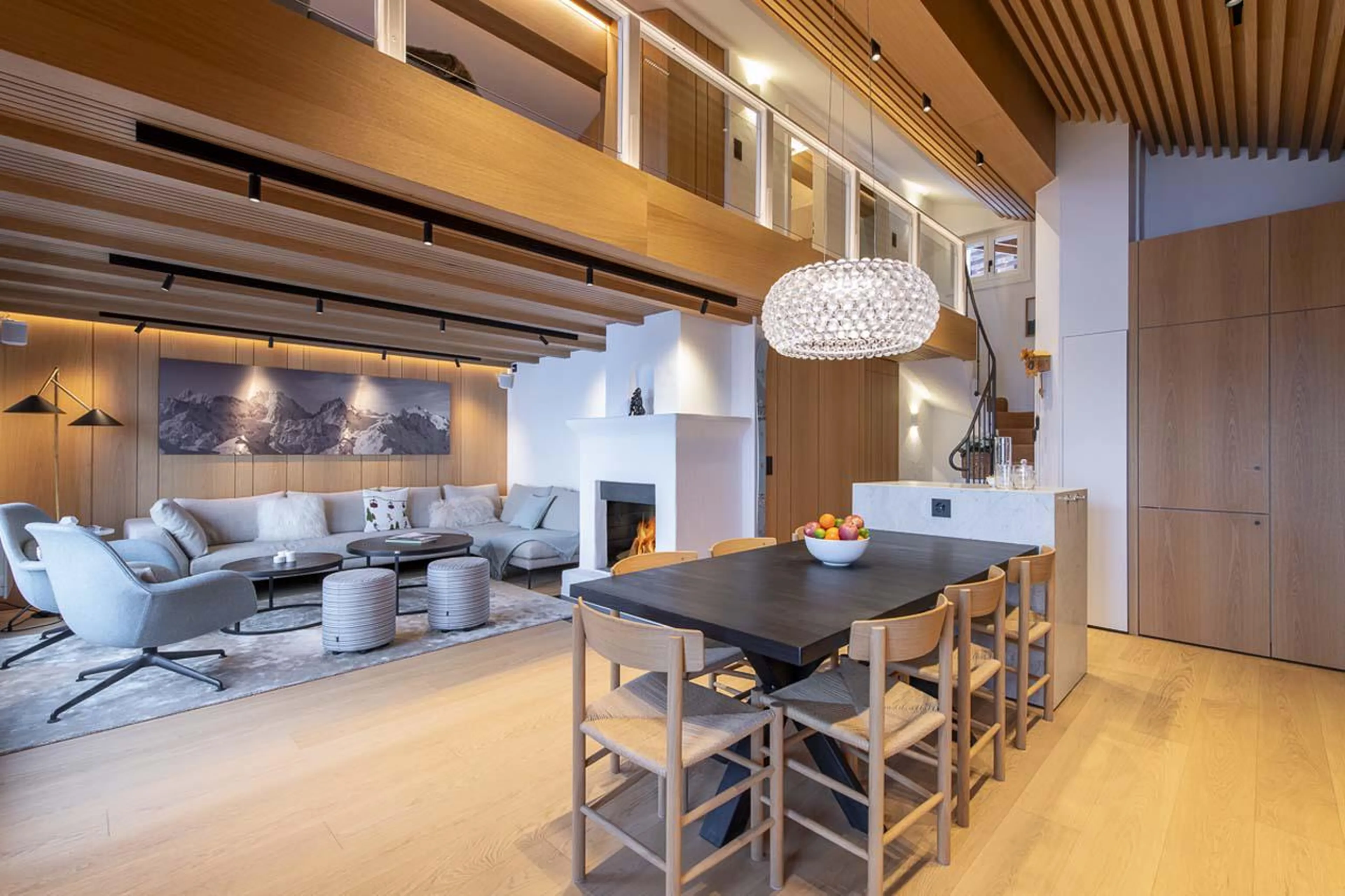 Open-plan kitchen, living and dining area at Apartment Grignote in Verbier