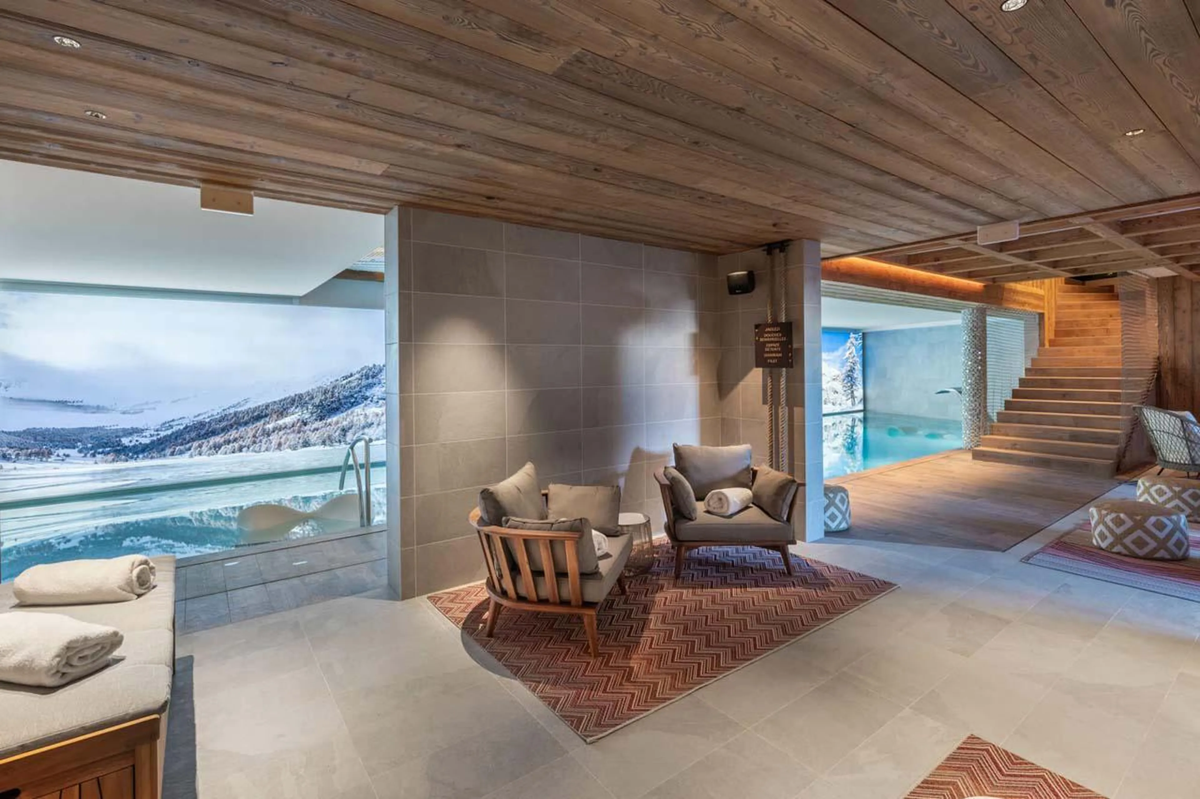 Spa with indoor swimming pool and poolside seating at Apartment Intresso in Courchevel 1850