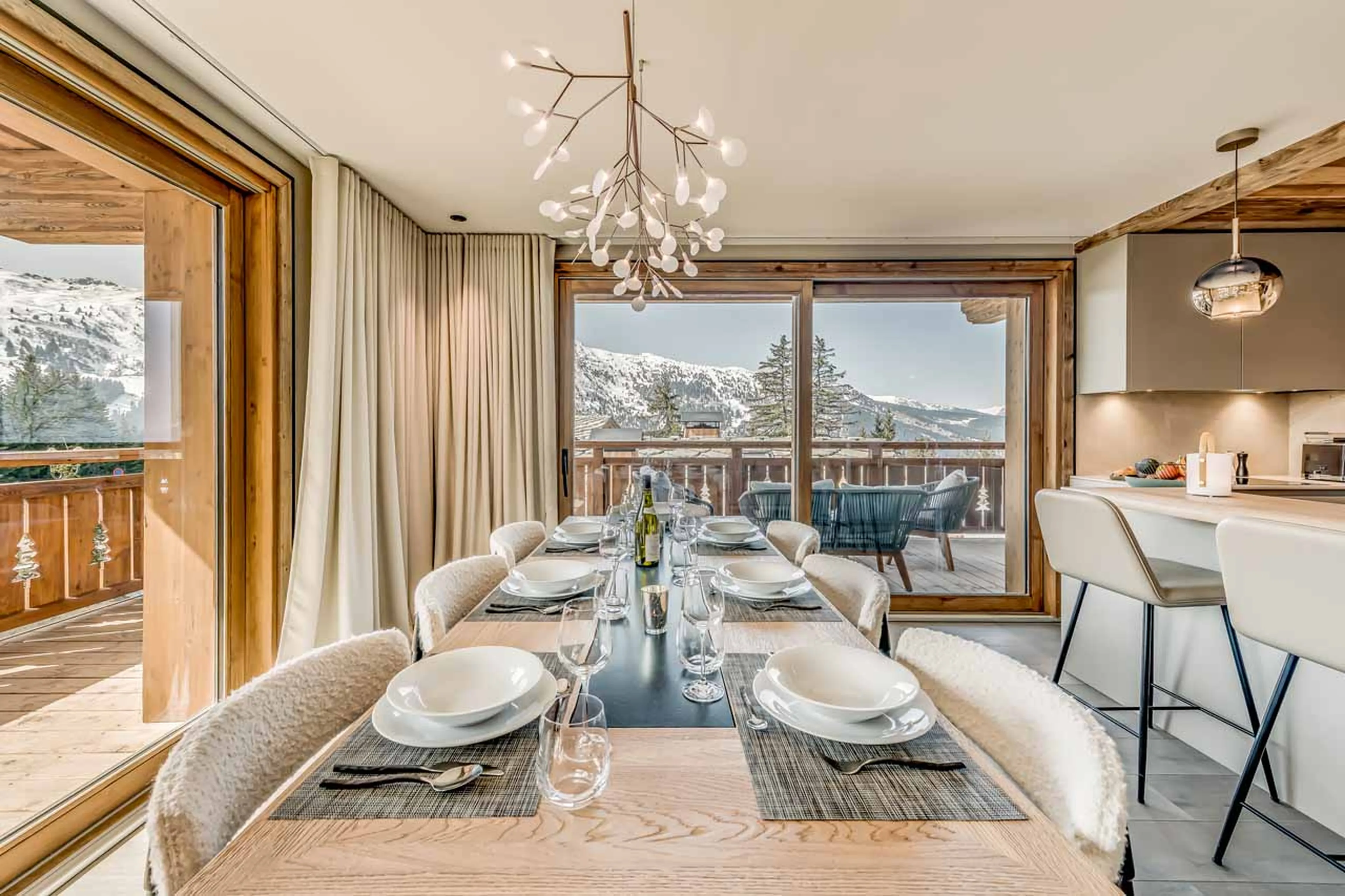 Dining table at Apartment Josanne in Meribel