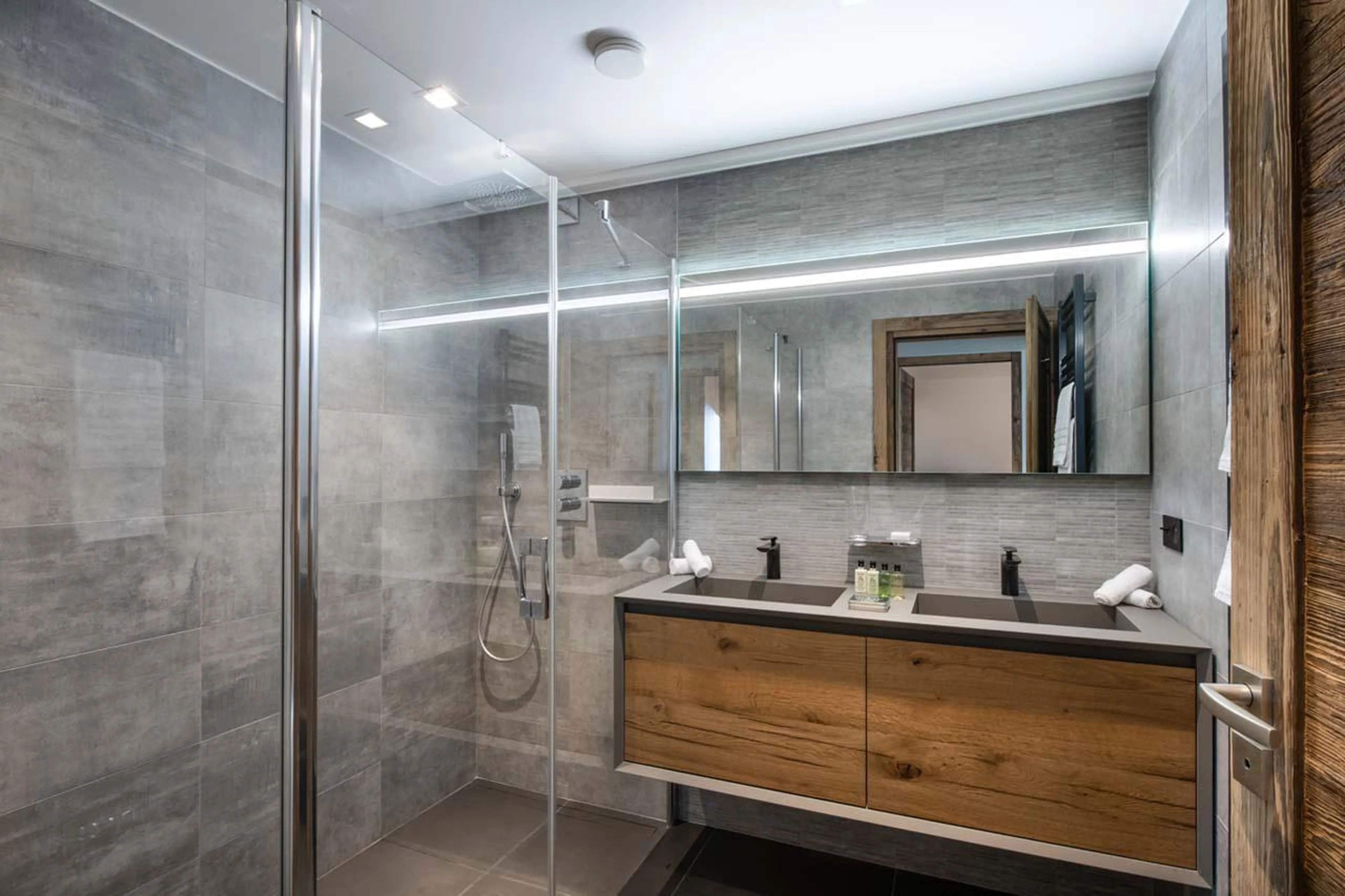 En-suite shower room with double basin at Apartment Kinabalu in Courchevel 1650
