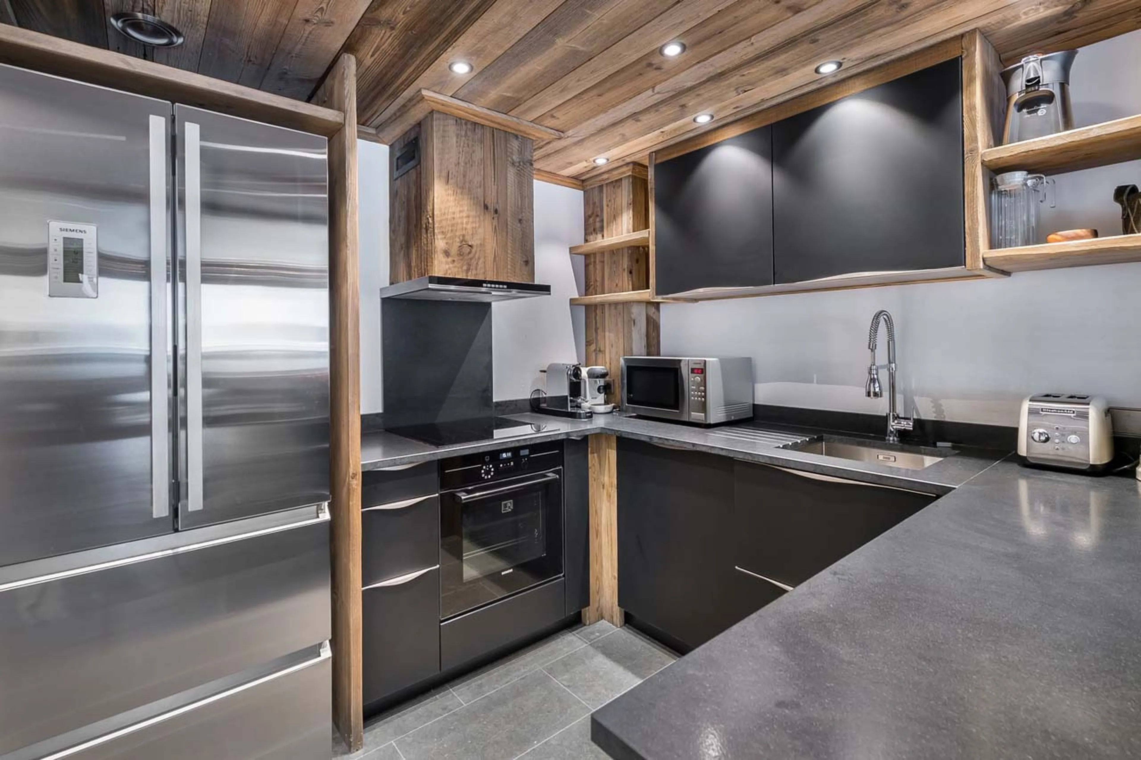 Well-equipped kitchen with breakfast bar at Apartment La Canadienne 3 in Val d'Isere