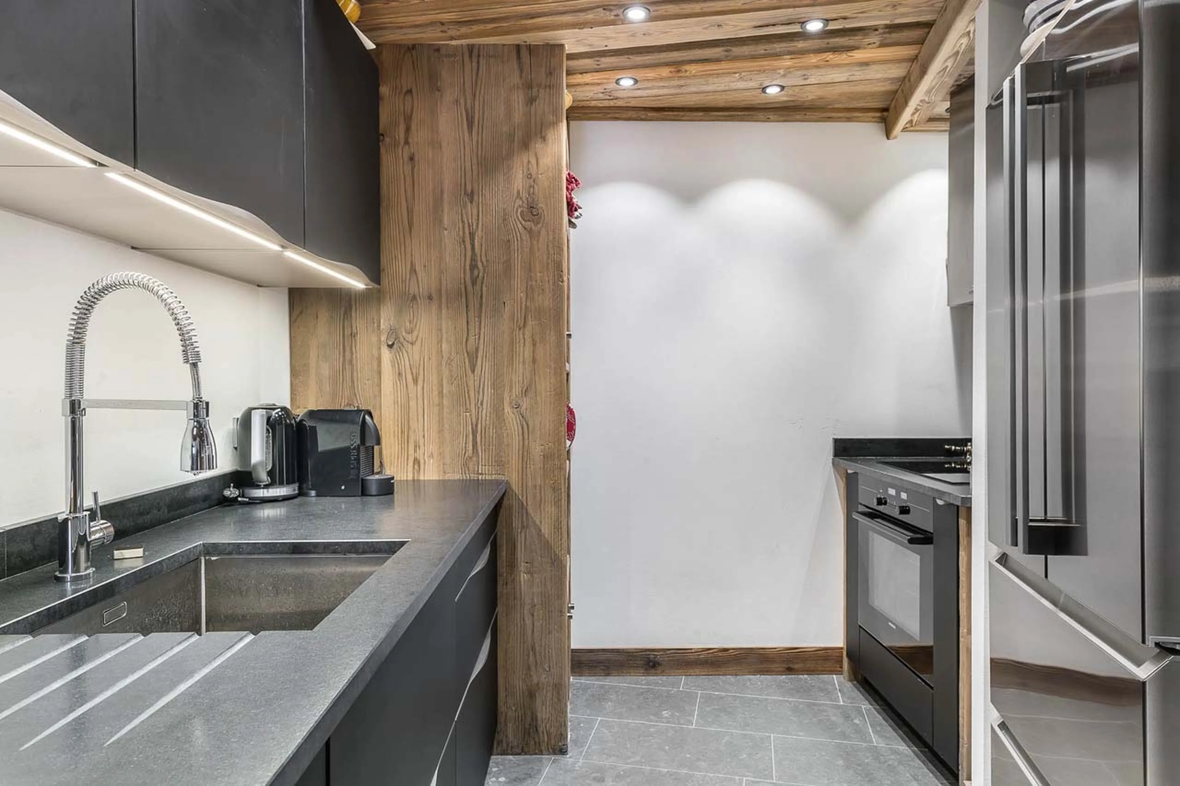 Open kitchen at Apartment la Canadienne 8 in Val d'Isere