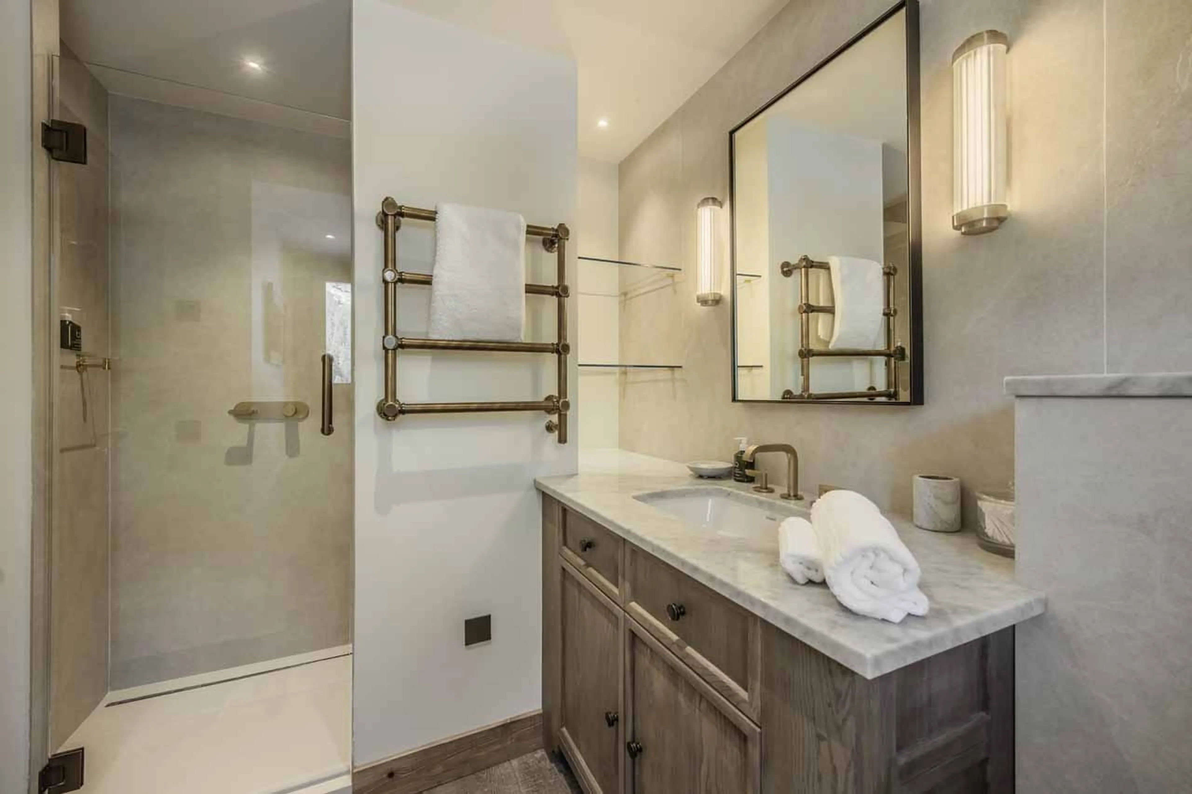 Bedroom 4 en-suite at Apartment La Gelinotte in Val d'Isere