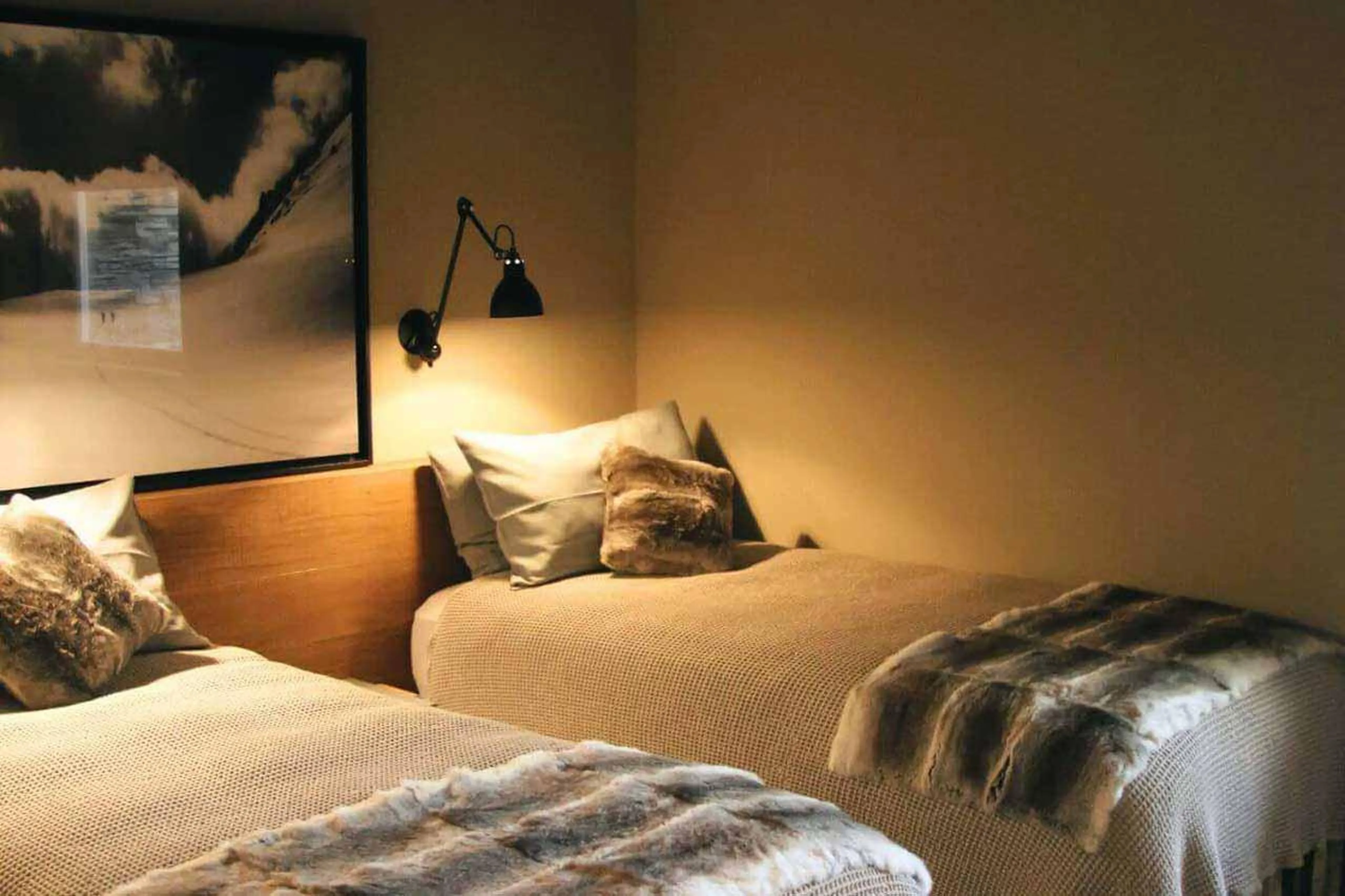 Twin bedroom in Apartment Lain Alpin, St Moritz