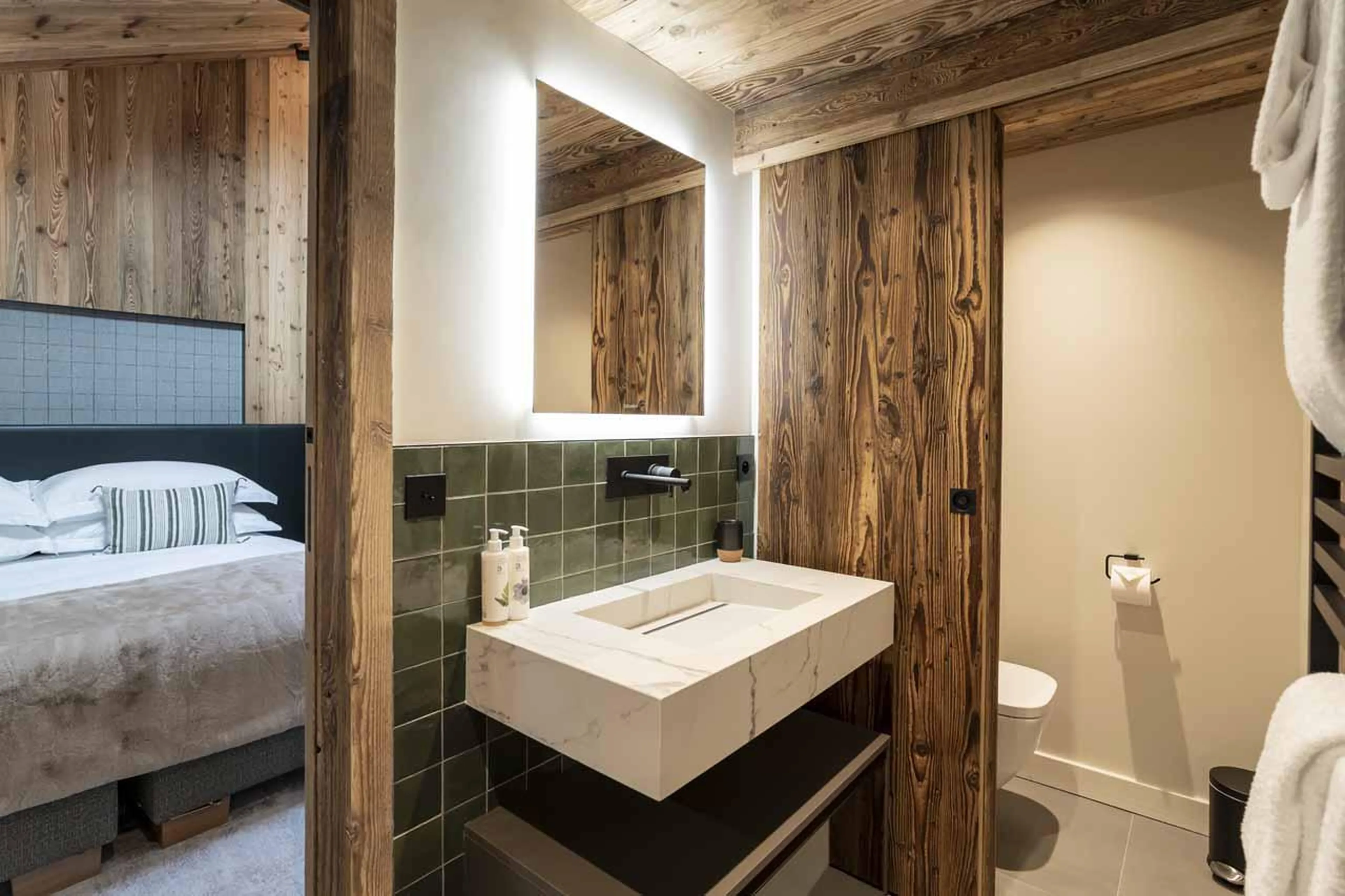 Shared shower room at Apartment Le Cygne in Meribel