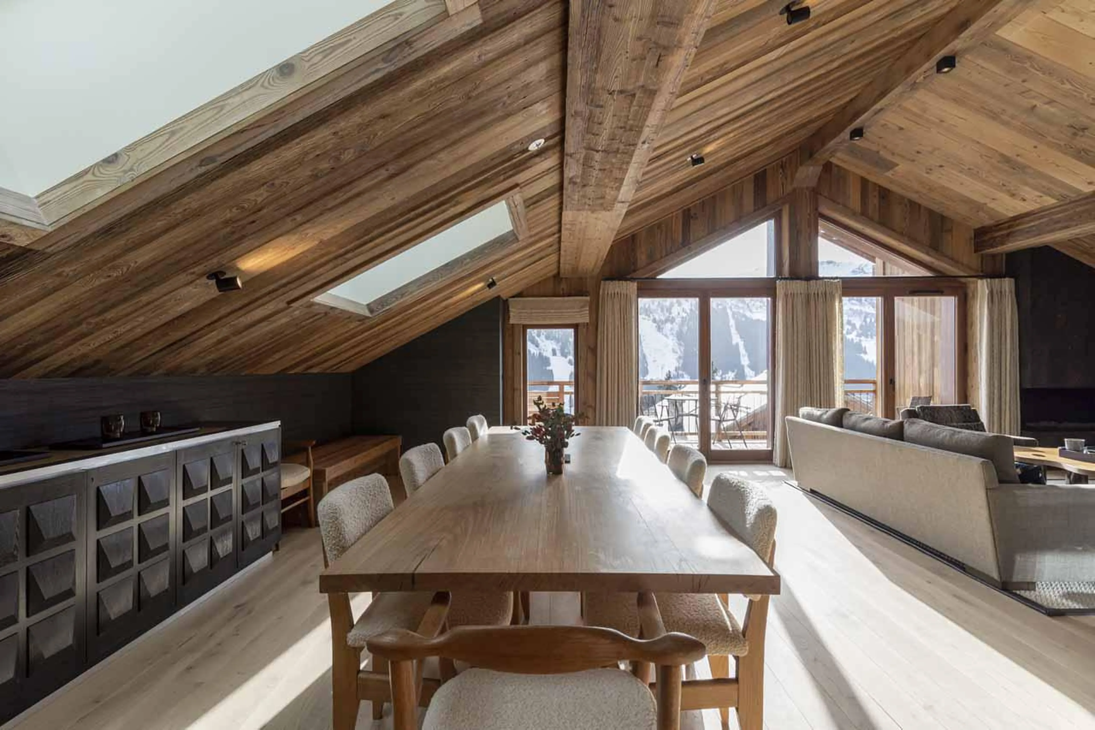 Dining table at Apartment Le Cygne in Meribel
