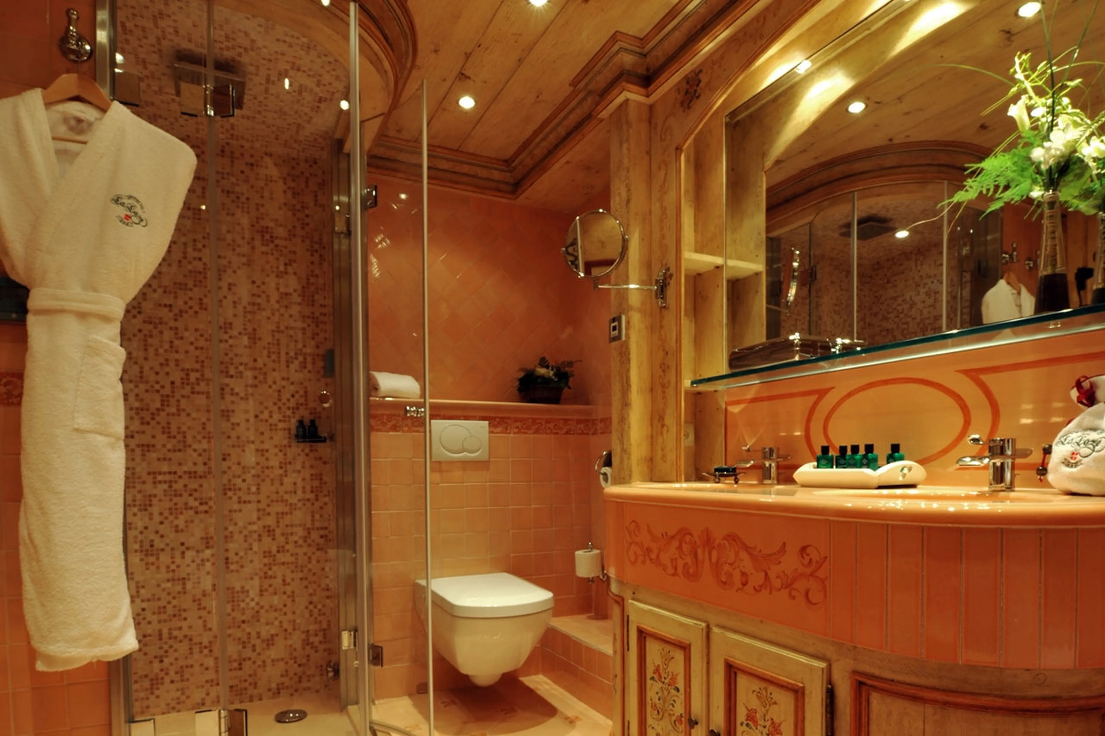 Hammam-shower in Apartment Le Refuge, Courchevel 1850