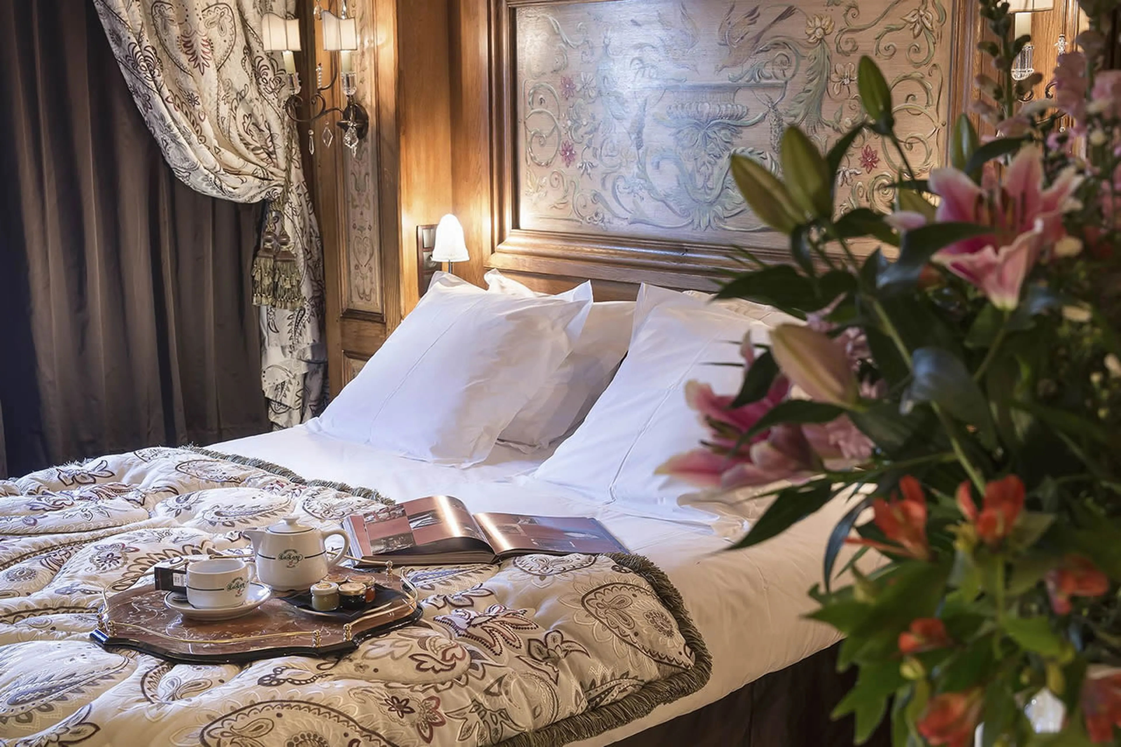 Double bed in Apartment Le Refuge, Courchevel 1850