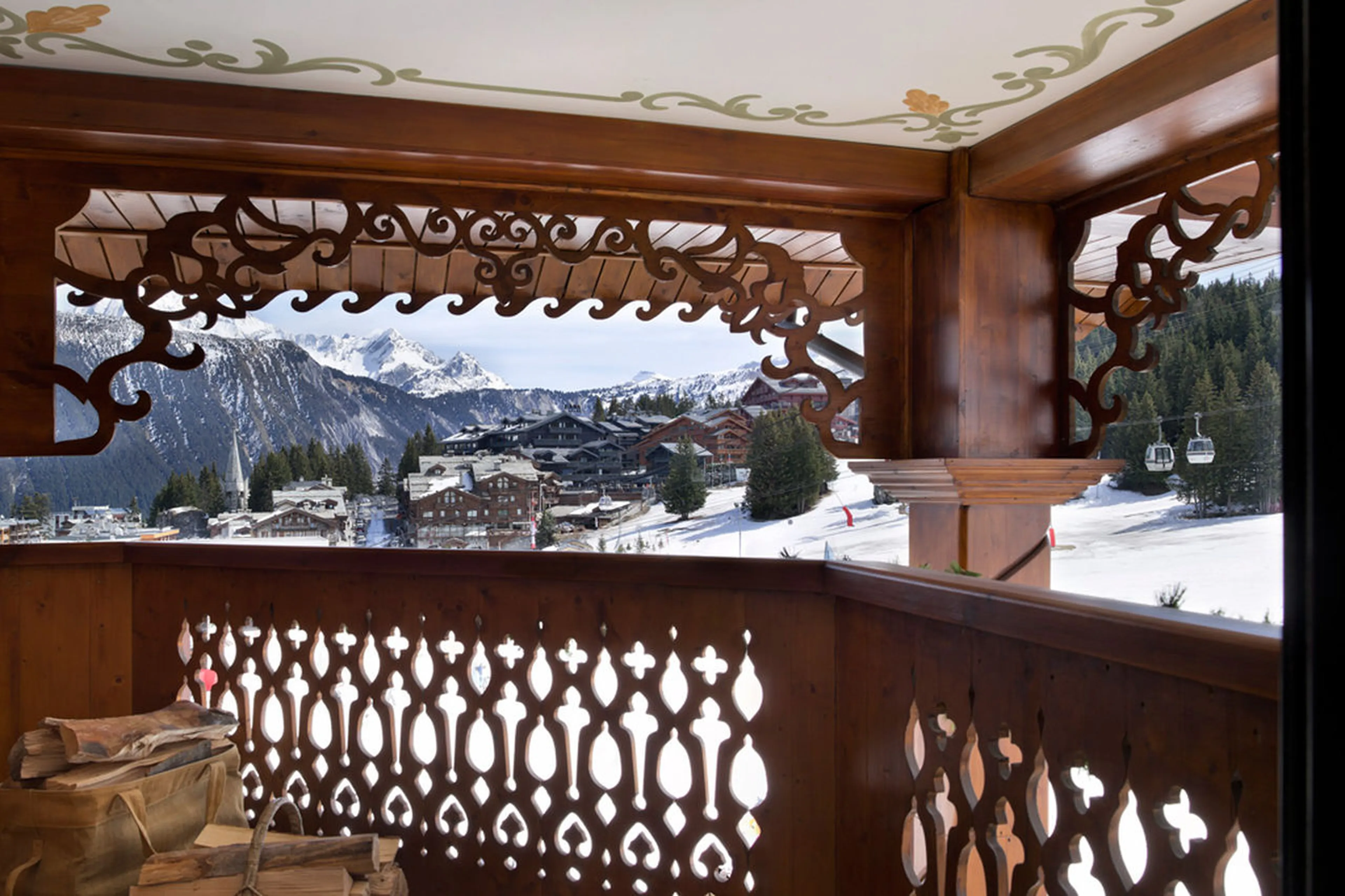 View from the balcony of Apartment Le Refuge over Courchevel 1850