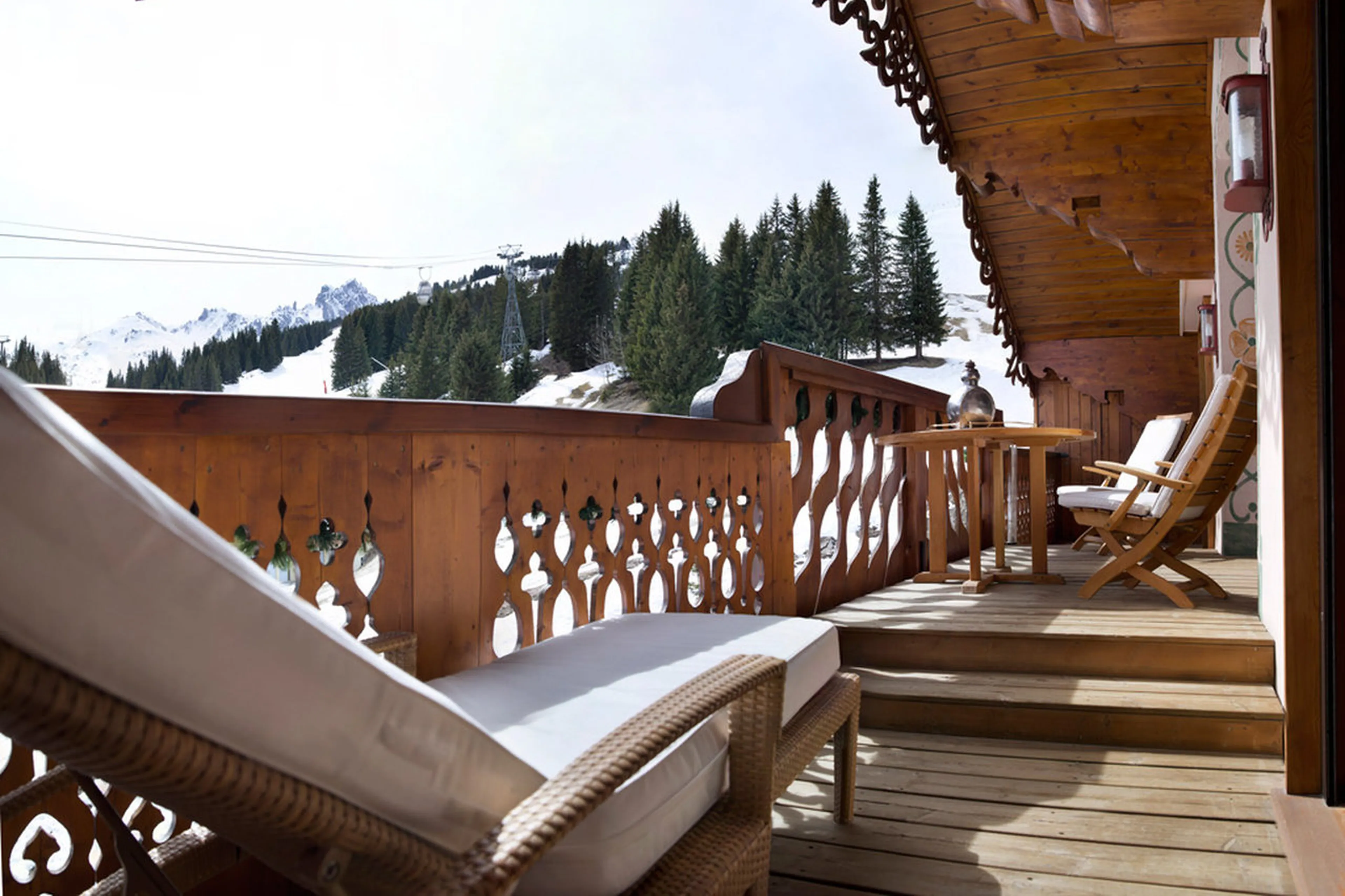 Apartment Le Sommet has a terrace with panoramic views over Courchevel 1850