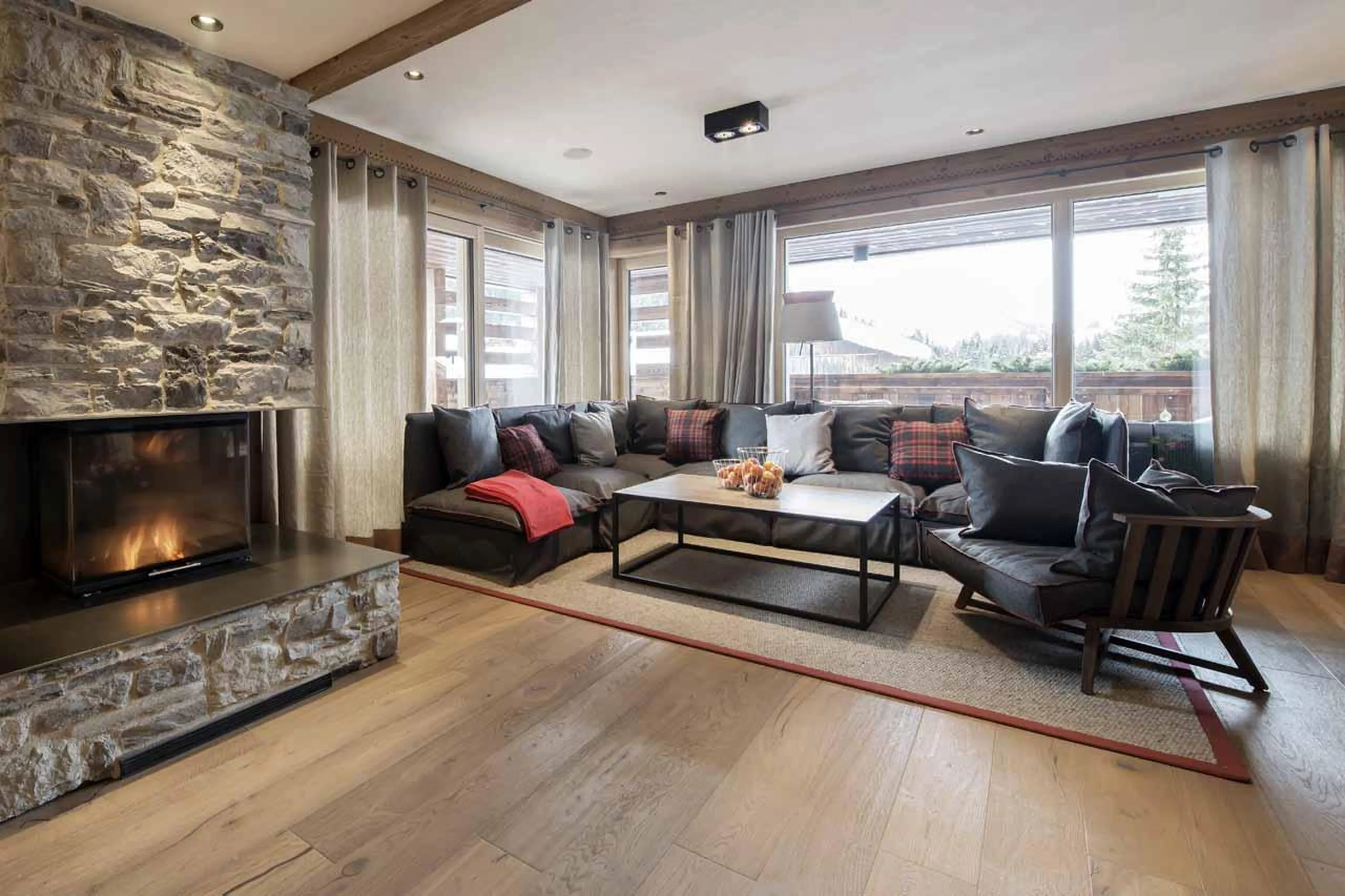 Fireplace and wrap-around sofa in Apartment Lech II, Lech