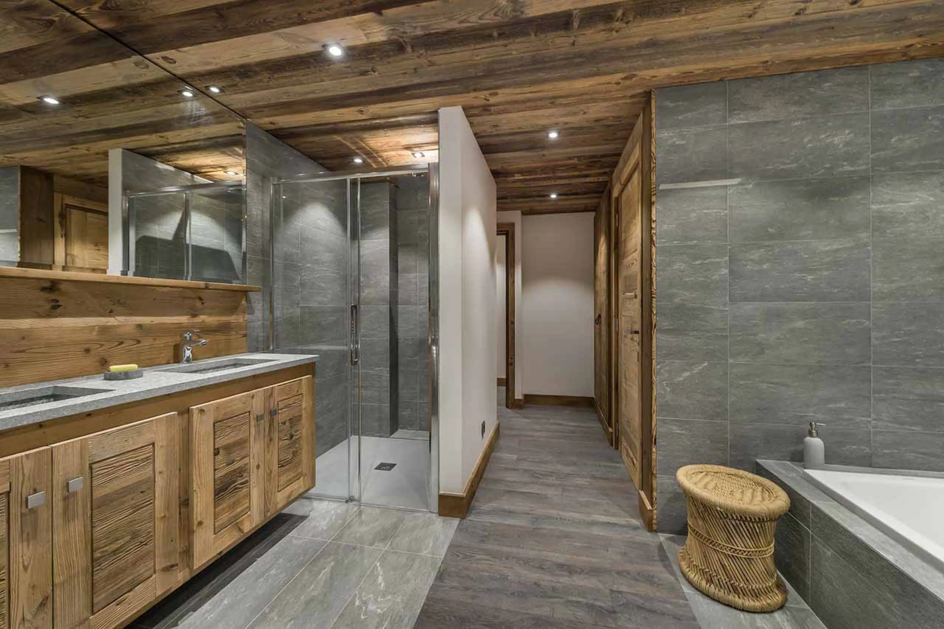 En-suite bathroom at Apartment Les Belles Alpes 1 in Meribel