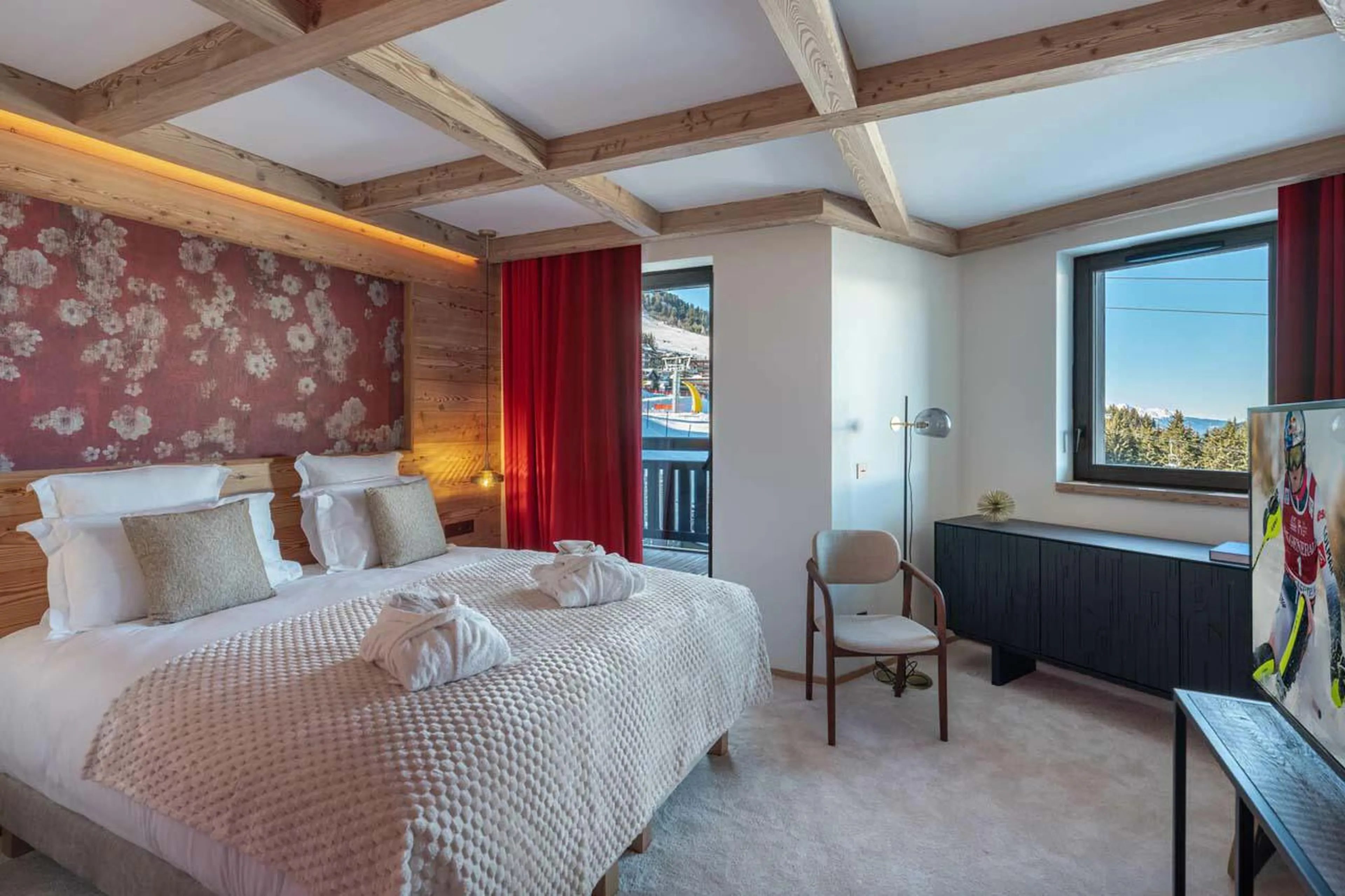 Double/twin bedroom at Apartment Limeo in Courchevel 1850