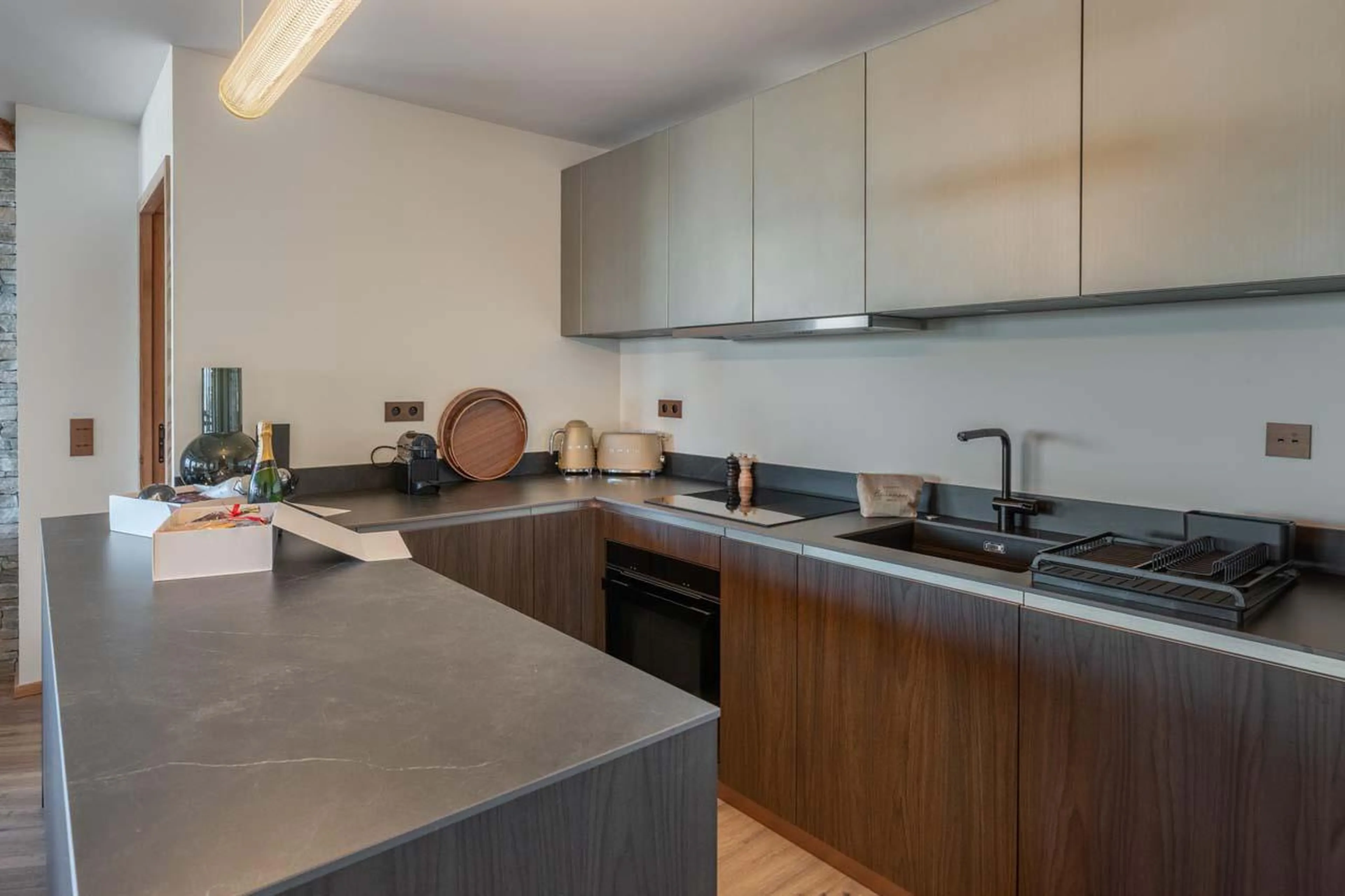 Modern and well-equipped kitchen at Apartment Limeo in Courchevel 1850