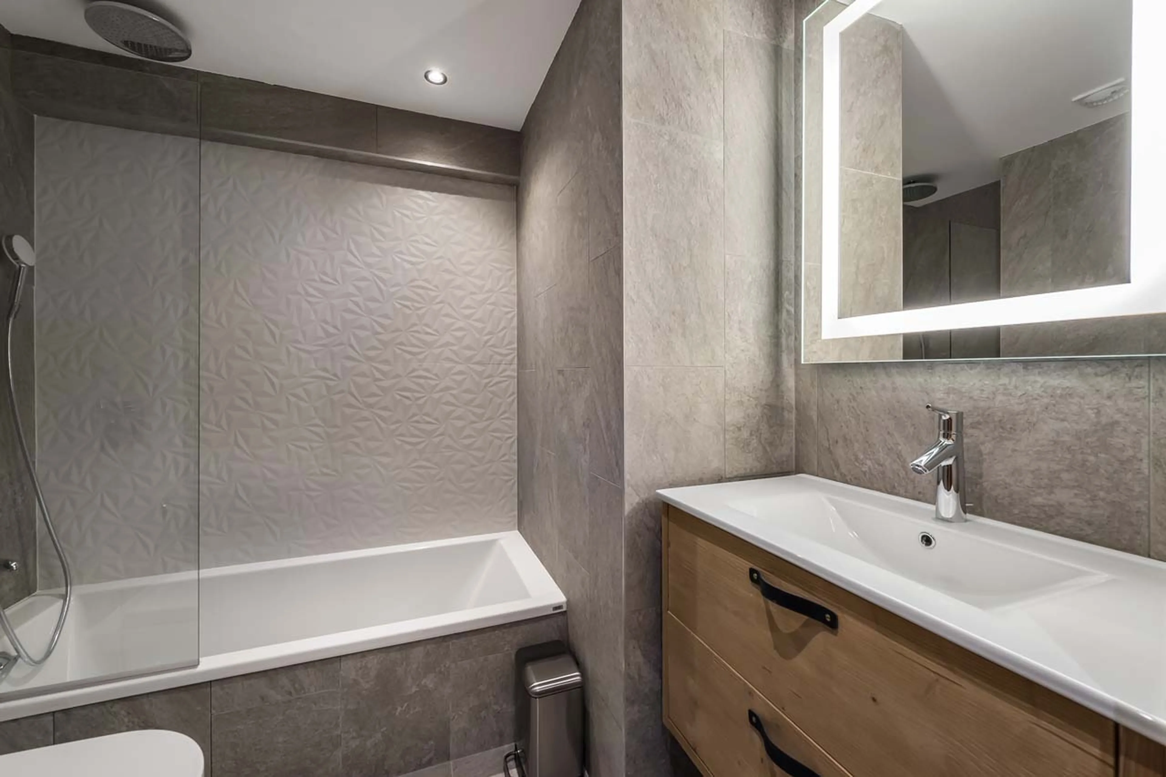 bathroom three at Apartment Lorenzo in Val d'Isere