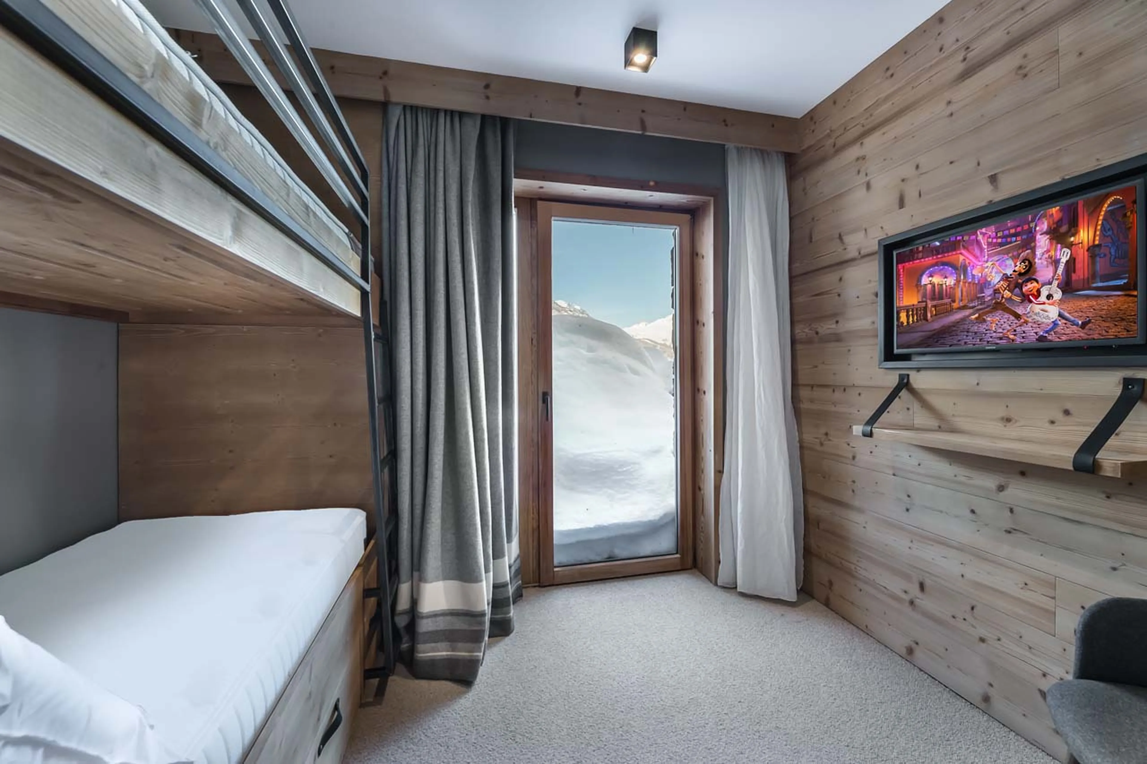 Bunk bedroom at Apartment Lorenzo in Val d'Isere