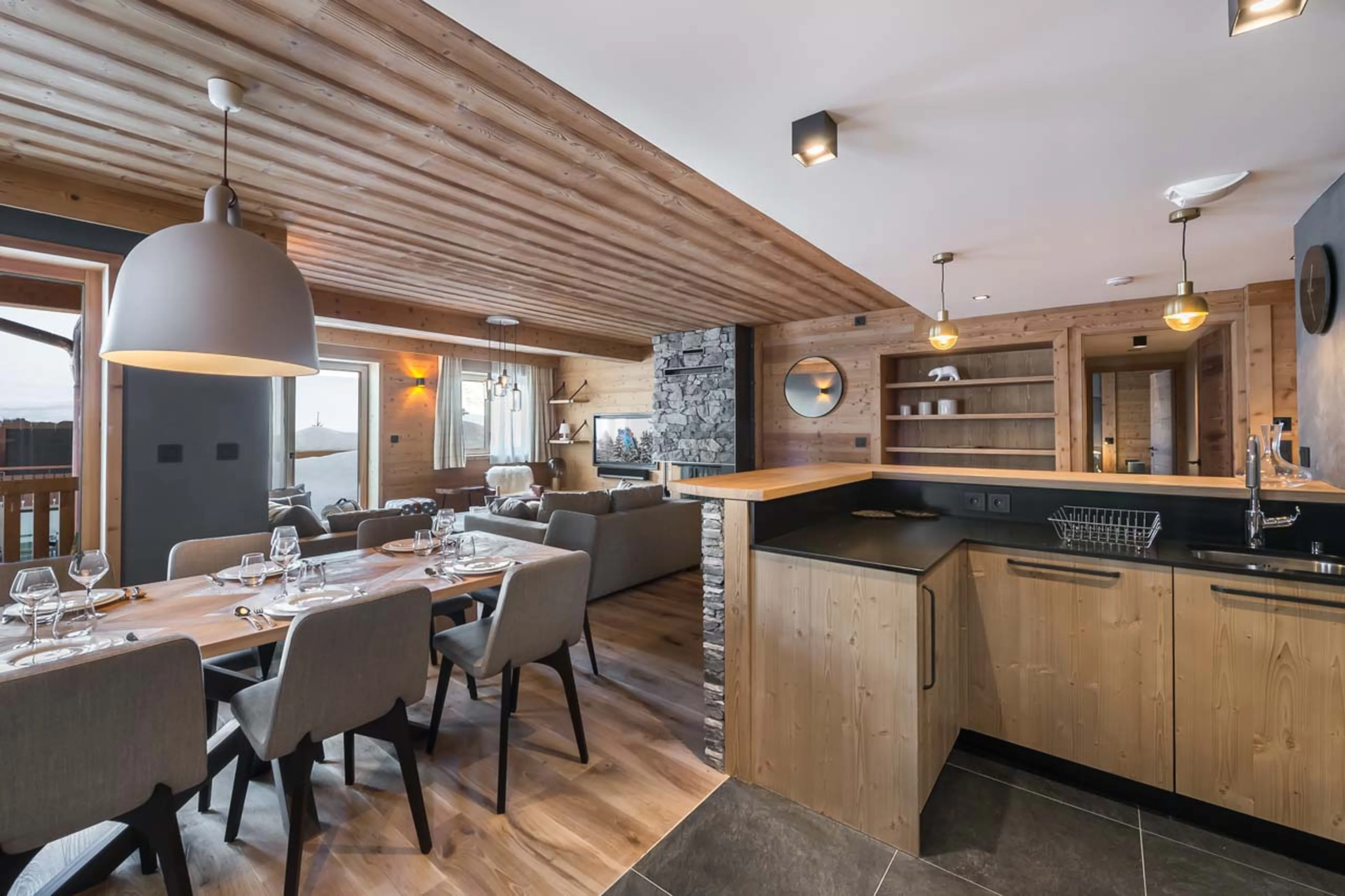 Kitchen and dining area at Apartment Lorenzo in Val d'Isere
