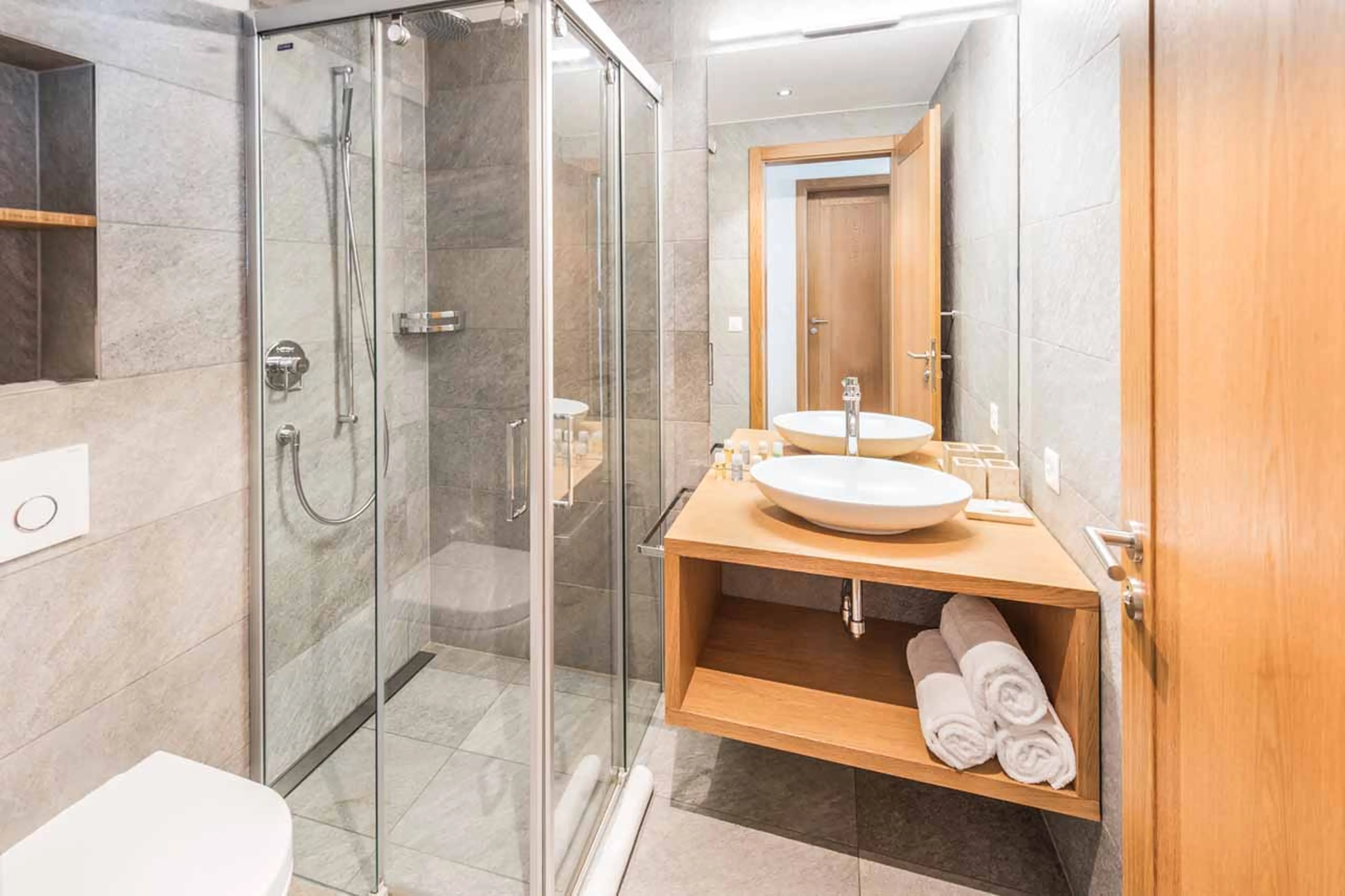 Separate shower room at Apartment Lys in Zermatt