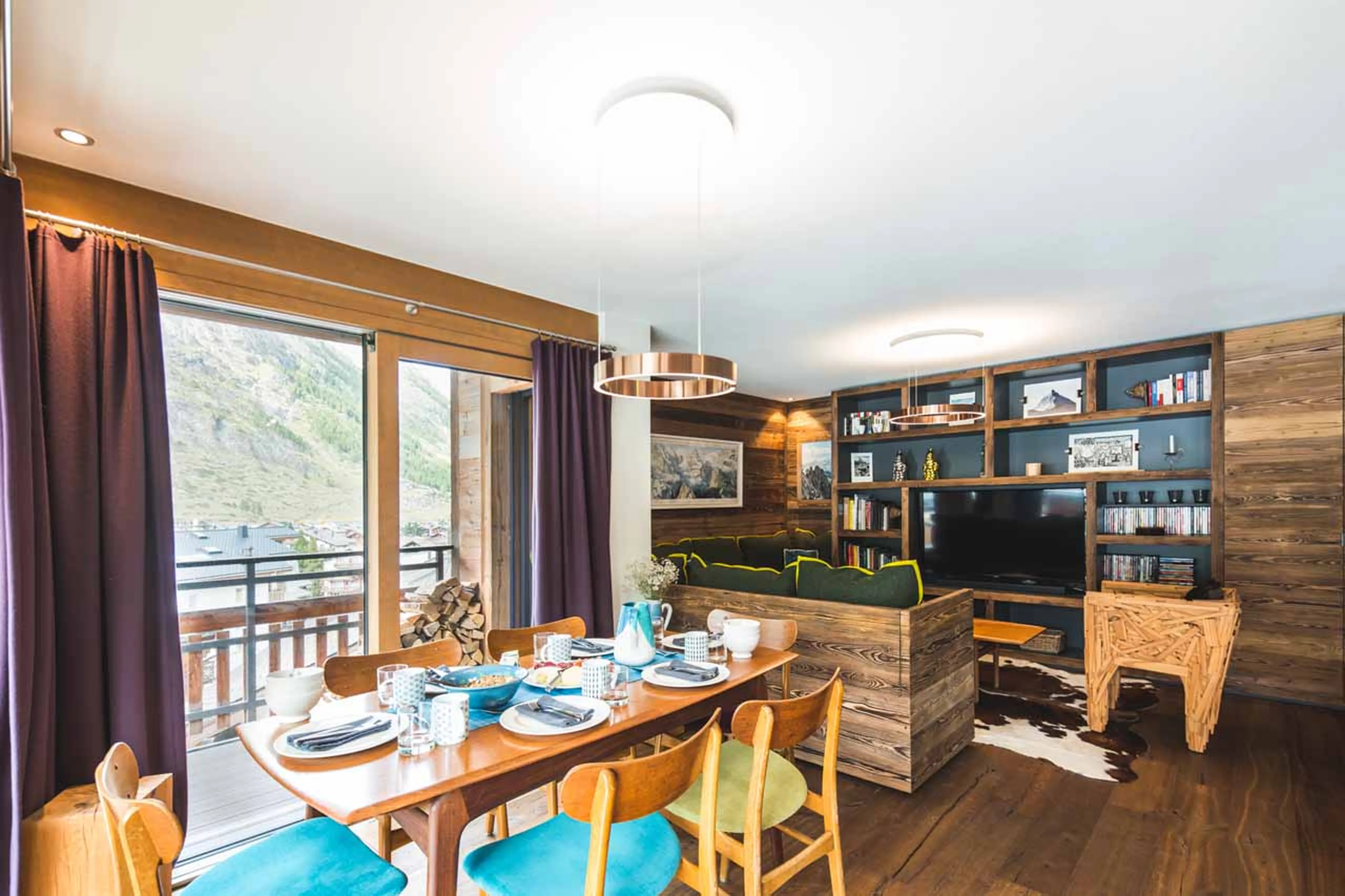 Open plan living area at Apartment Lys in Zermatt