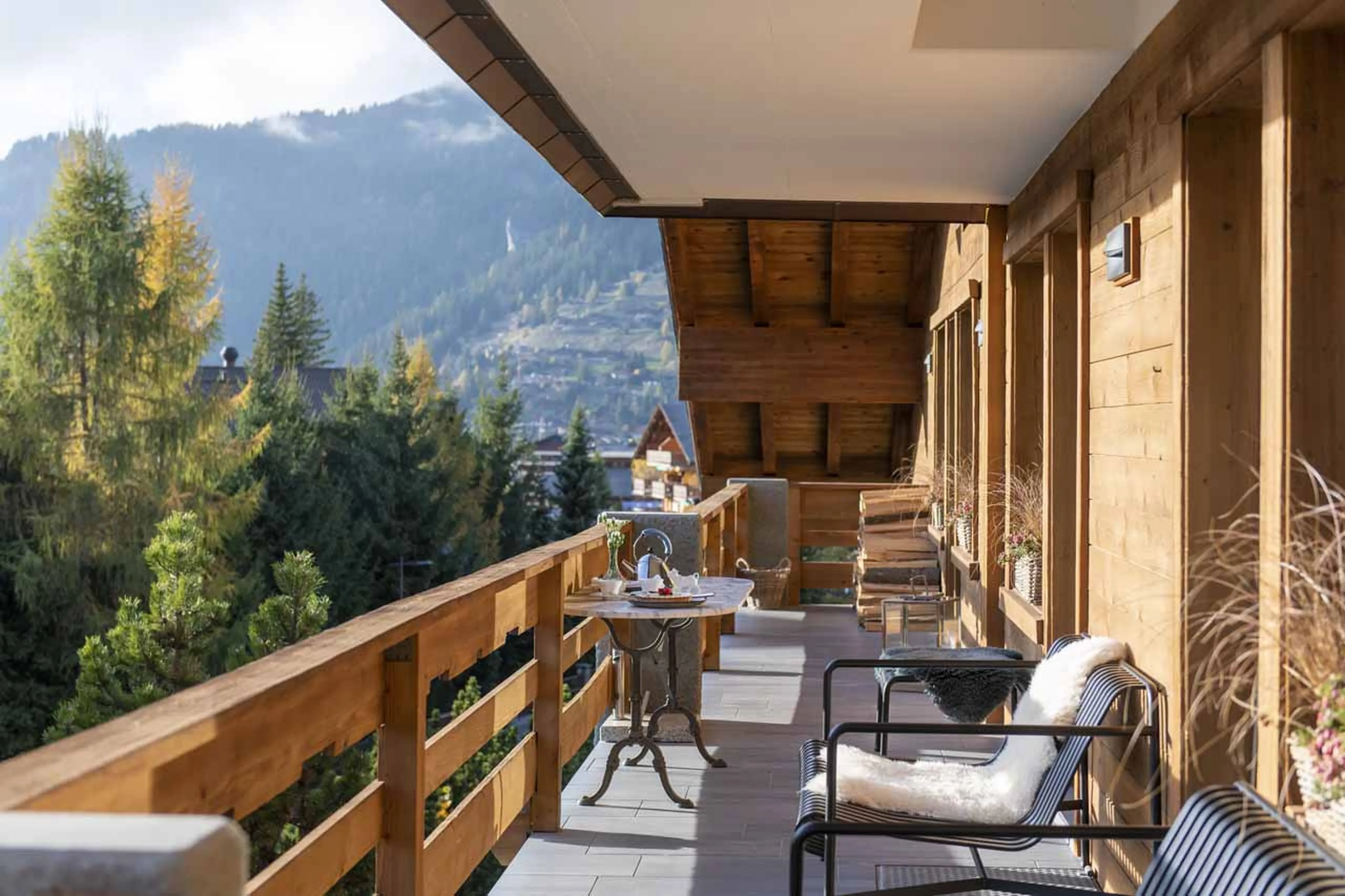 Sunny balcony at Apartment Madelia in Verbier