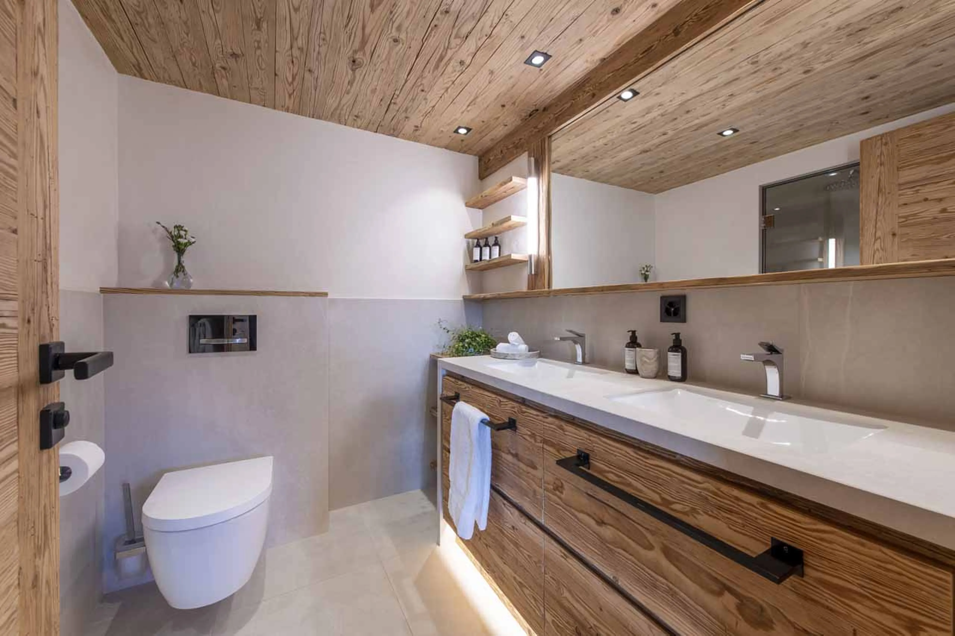 En-suite bathroom at Apartment Madelia in Verbier