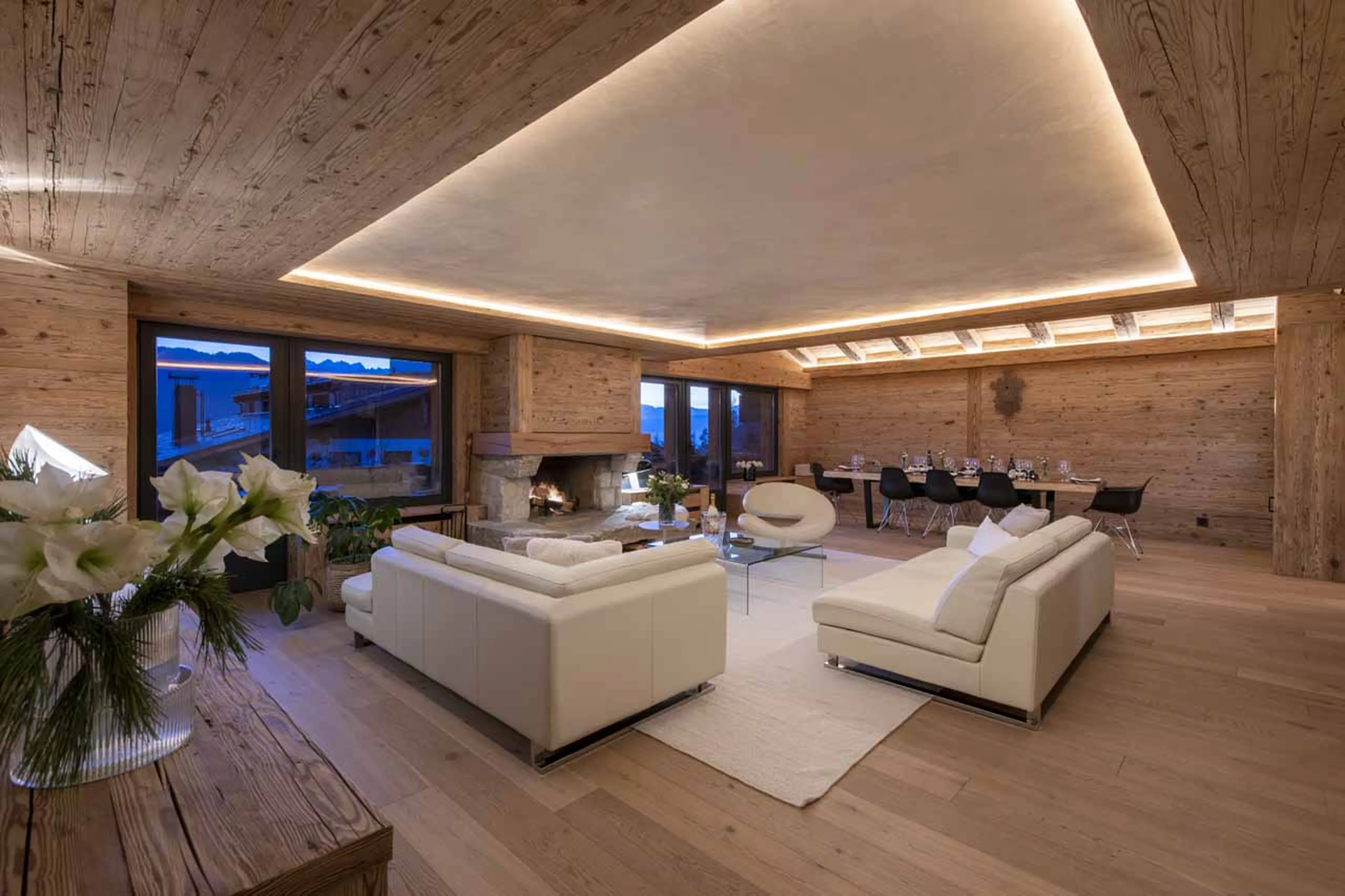 Living area at night at Apartment Madelia in Verbier