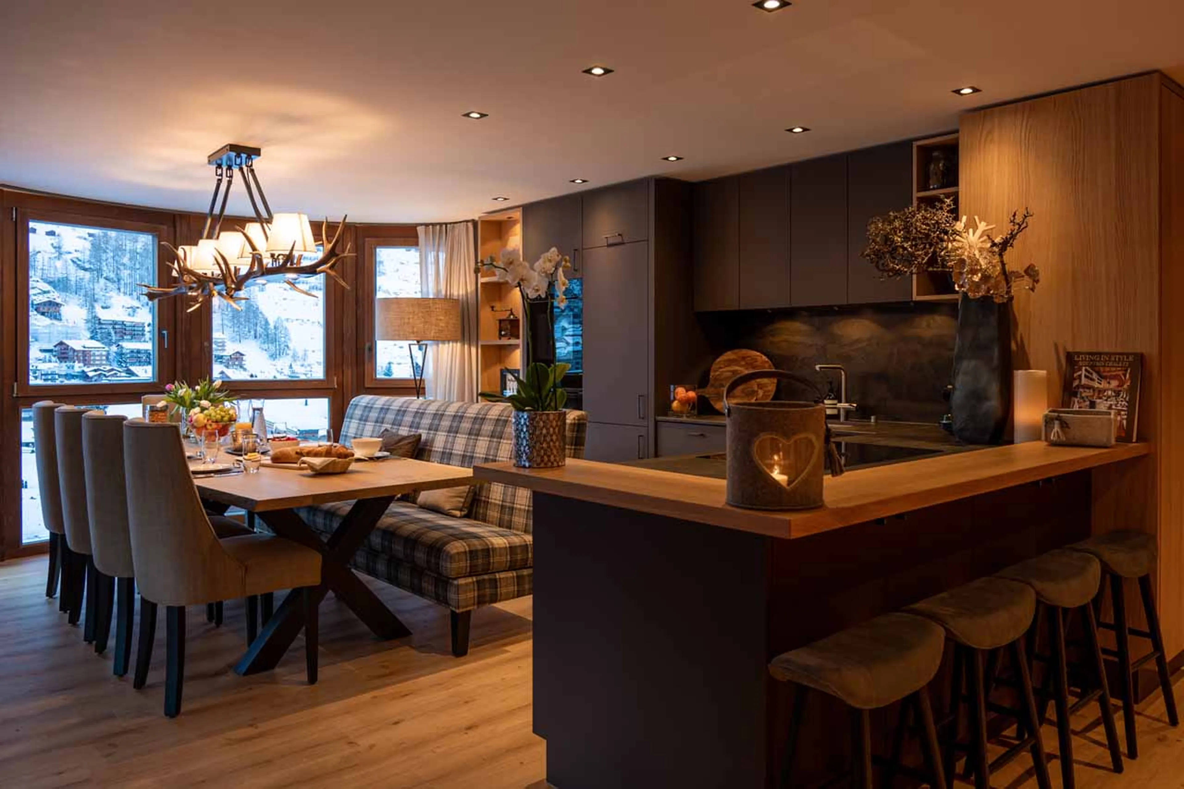 Dining area and kitchen at Apartment Nabucco in Zermatt